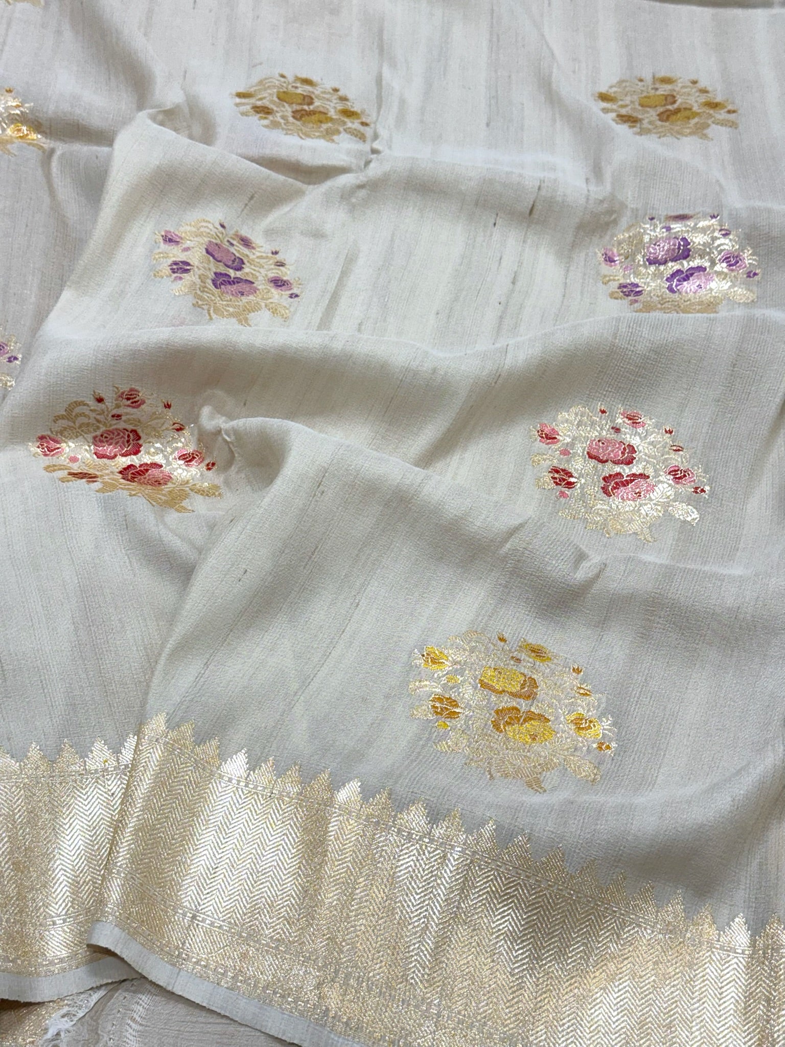 Ivory Pure Tussar Georgette Silk Handwoven Banarasi Saree |Kadhuwa Weave|