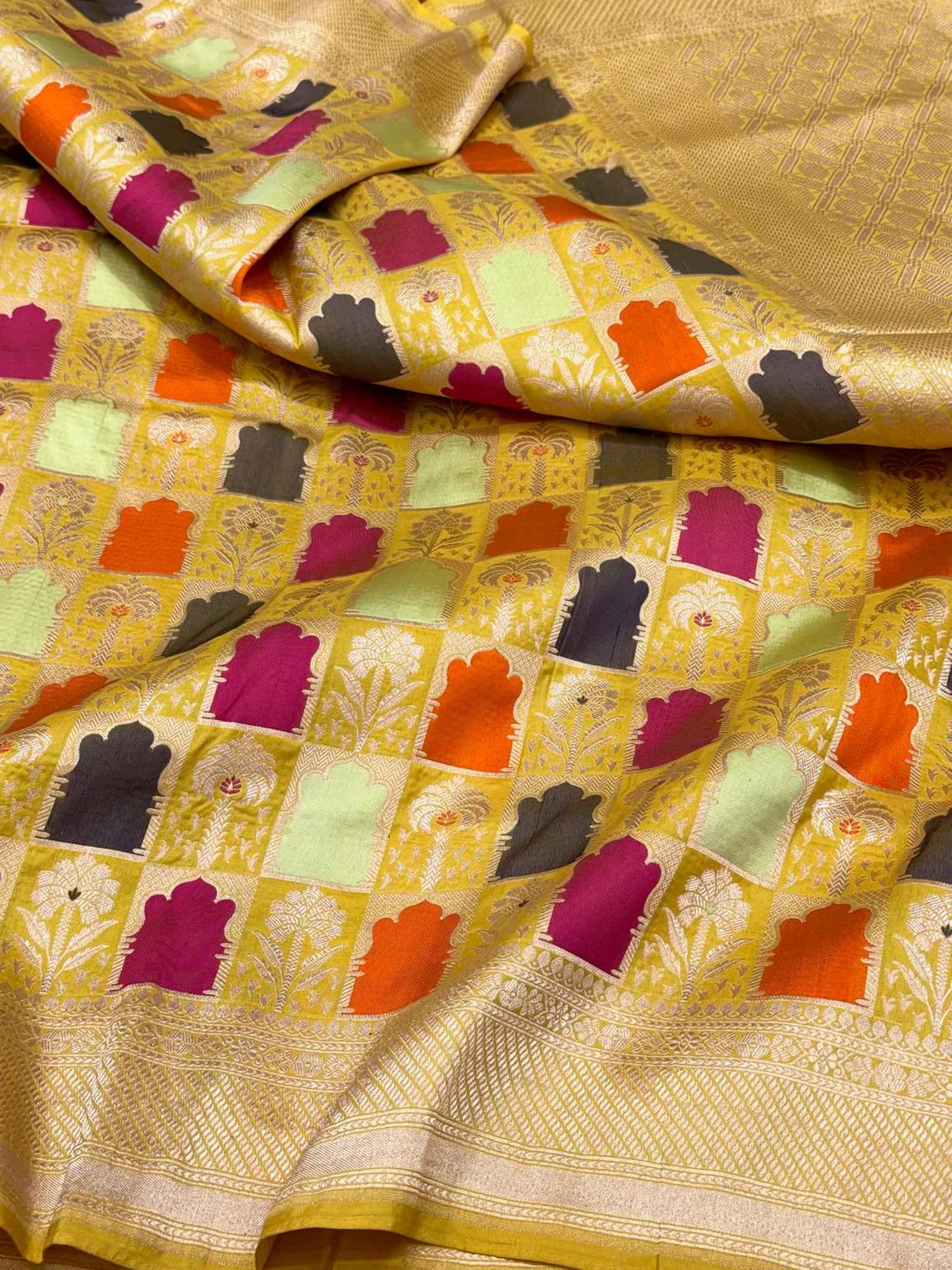 Mustard Yellow Pure Mulberry Silk & Pure Katan Silk Handloom Banarasi Saree - Rangkaat