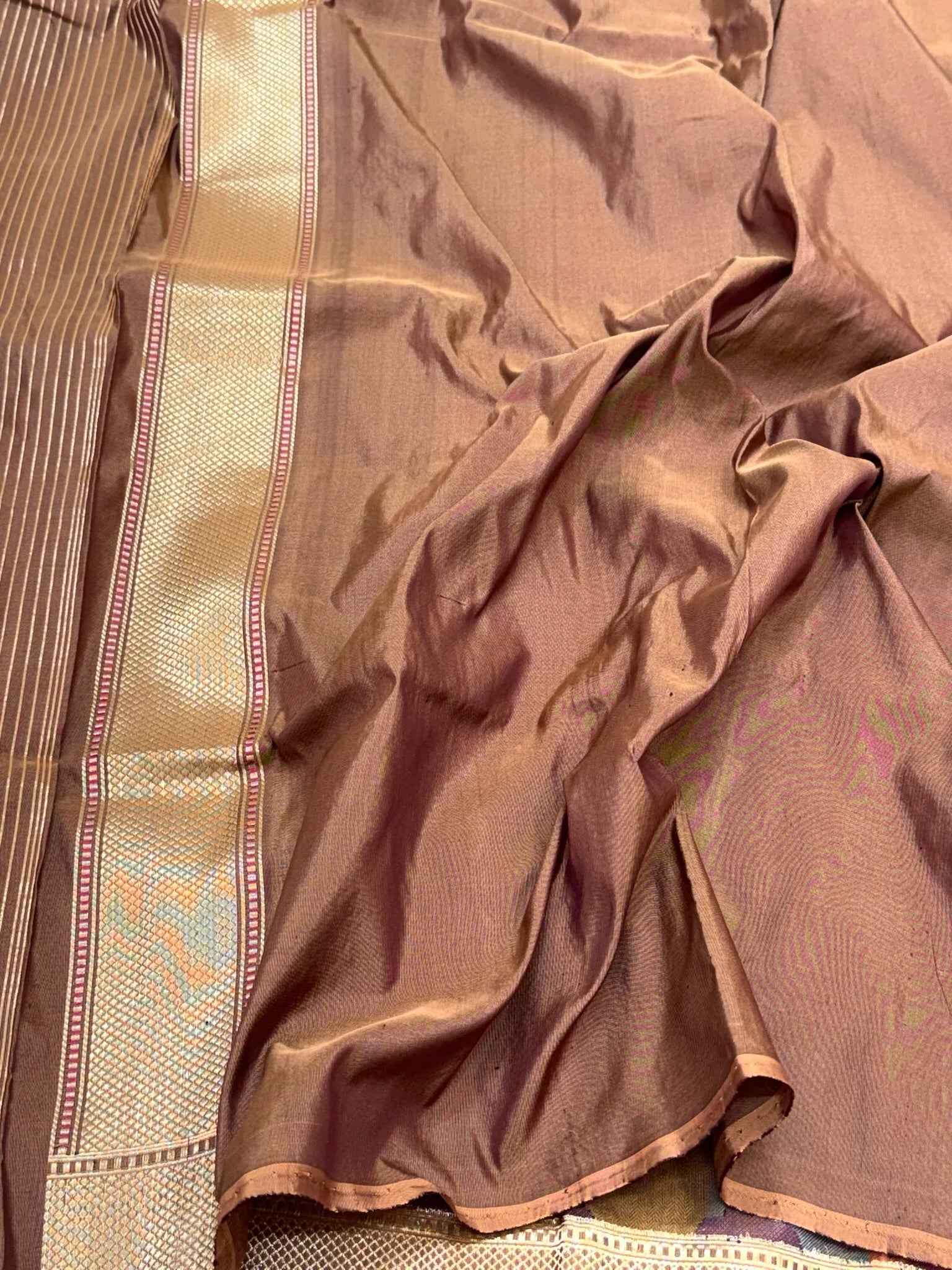 Ash Gray Pure Katan Mulberry Silk Handwoven Banarasi Saree | Kadhwa Weave |