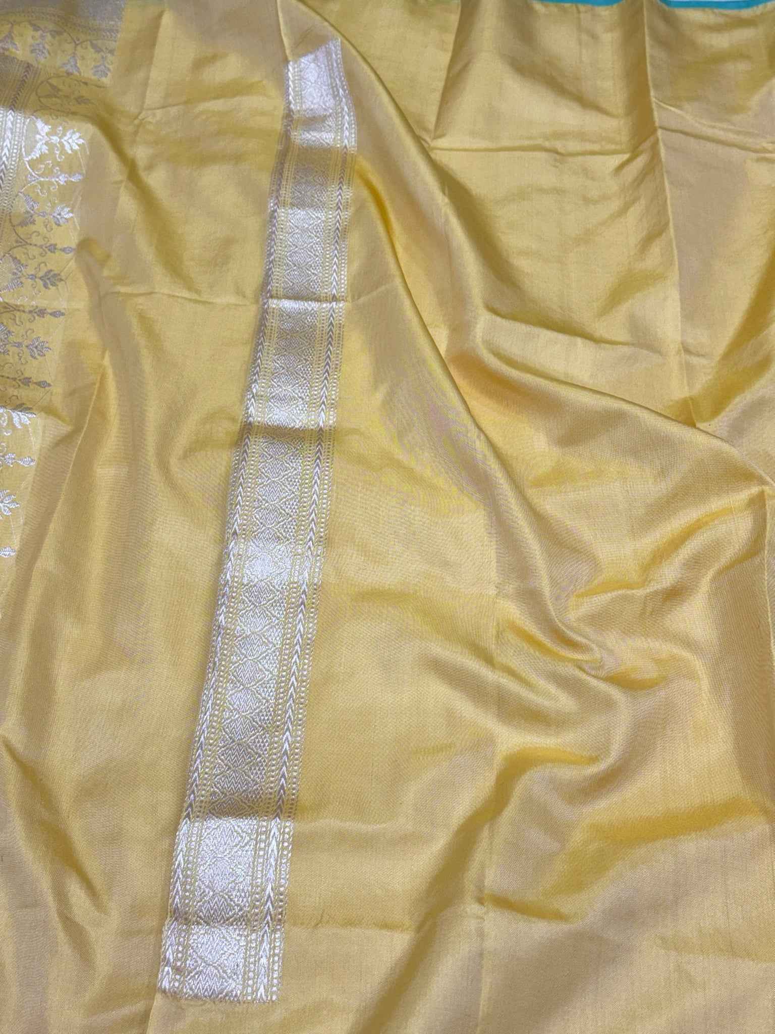Pistachio Green Pure Katan Silk Kadhuva weave Handwoven Banarasi Saree