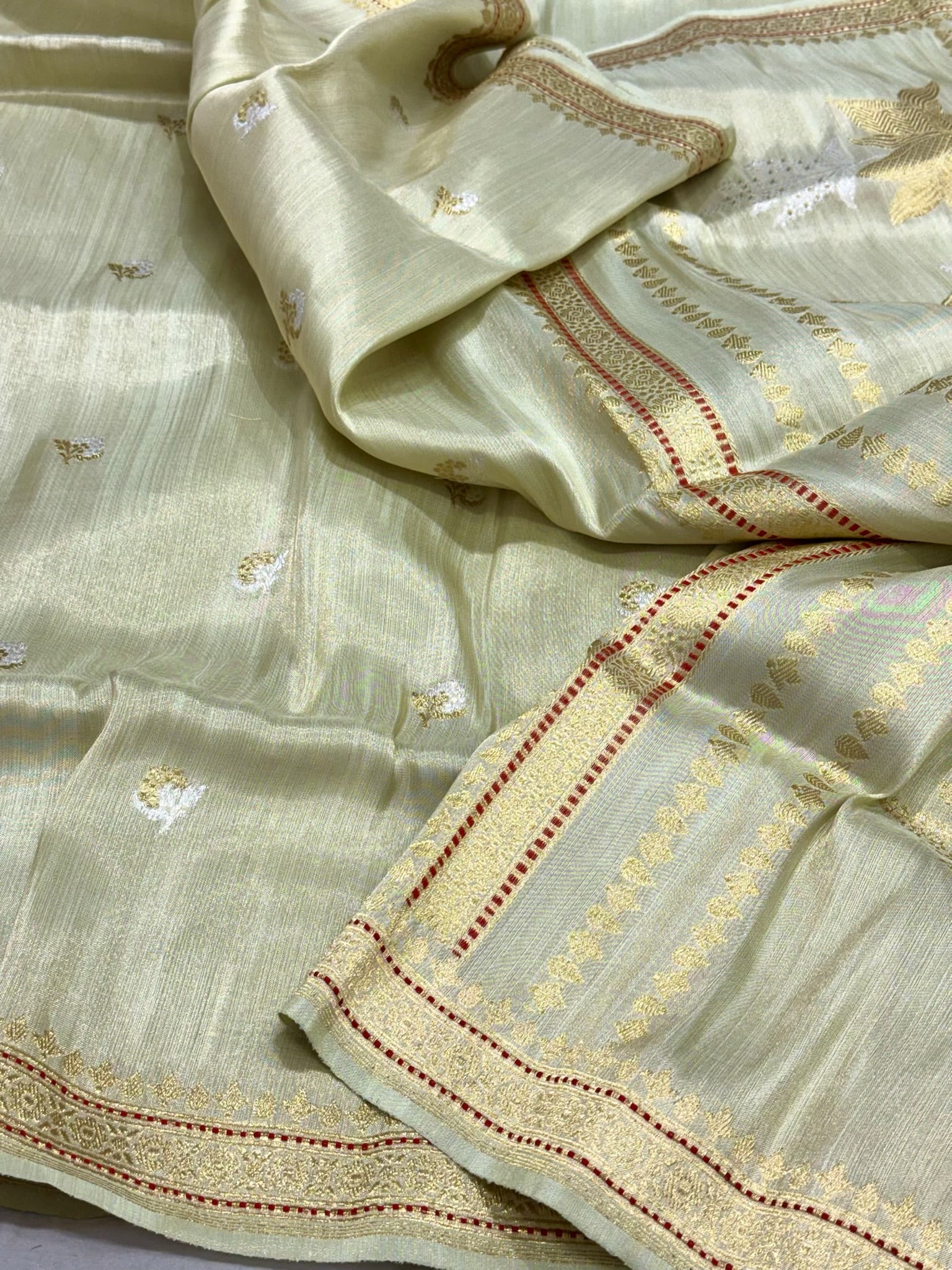 Pastel Green Pure Tissue Silk & Pure Katan Silk Handwoven - Kadhwa Technique Banarasi Saree