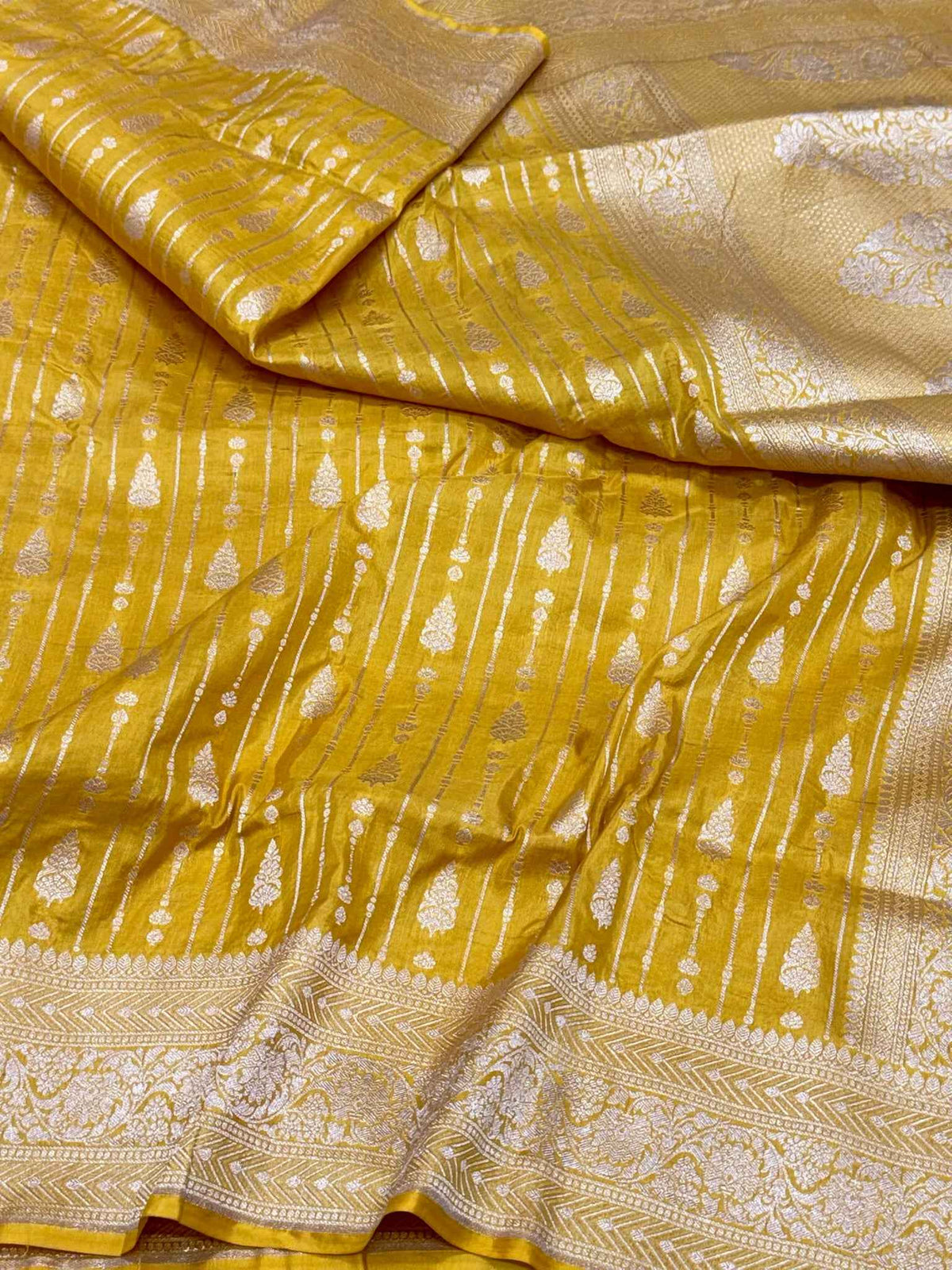 Gold Yellow Pure Katan Mulberry Silk Handloom Banarasi Saree