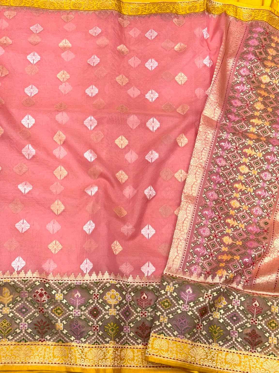 Ivory Pure Kora Silk Handwoven Banarasi Saree - Pure Mulberry Silk Skirt Border Saree