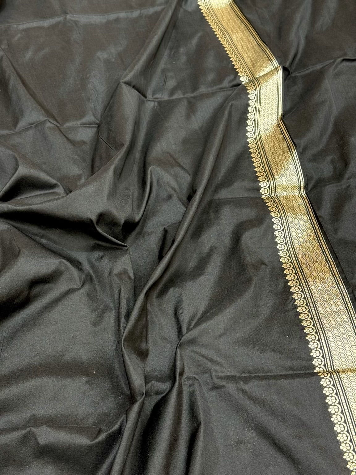 Black Pure Mulberry Katan Silk Handwoven Banarasi Saree With Kadhwa Weave