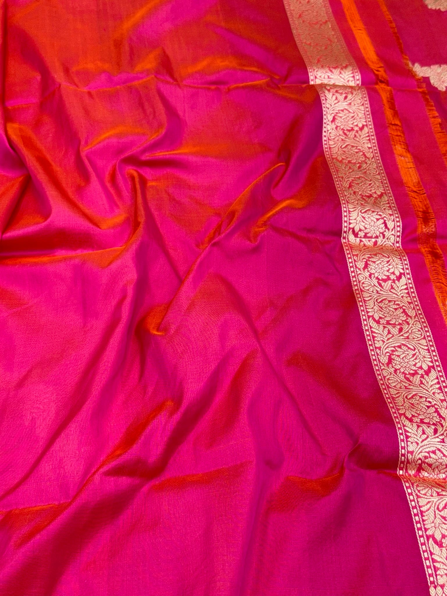 Rani Pink Dual Tone Pure Katan Mulberry Silk Handwoven Banarasi Saree