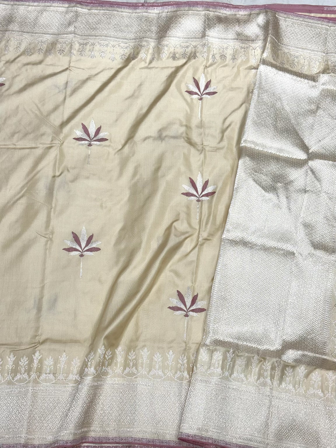 Ivory Pure Mulberry Ektara Silk - Pure Katan Silk Handwoven Saree | Kadhwa Ektara Technique| Banarasi Saree