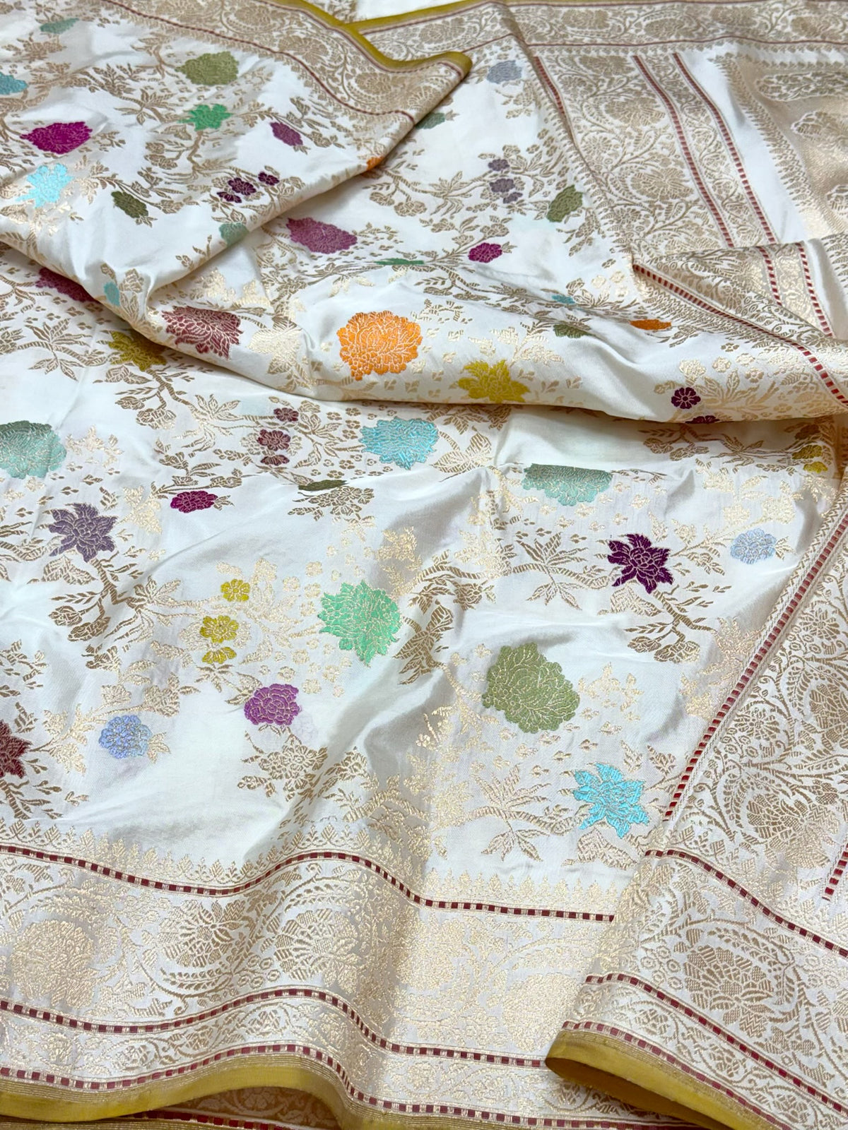 Off White Handwoven Banarasi | Kadhwa Technique | Pure Double Katan Mulberry Silk Saree - A New Era Of Elegance