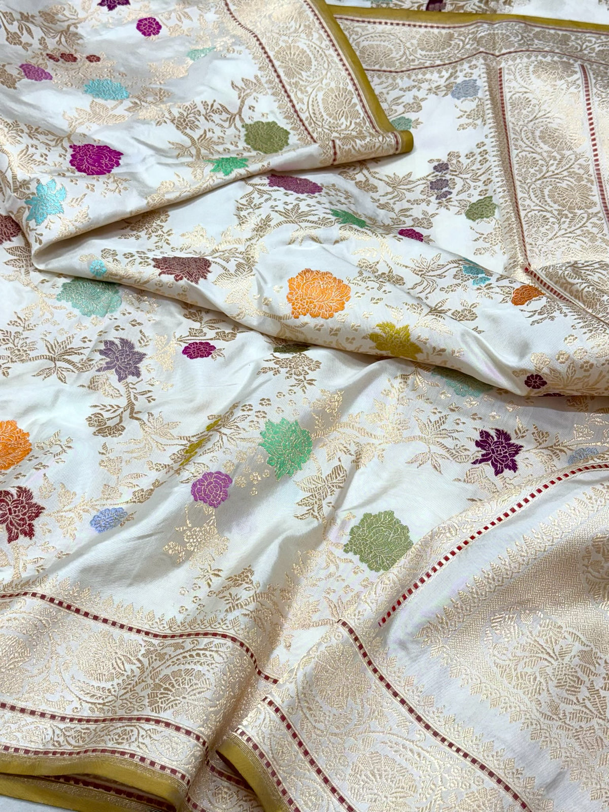 Off White Handwoven Banarasi | Kadhwa Technique | Pure Double Katan Mulberry Silk Saree - A New Era Of Elegance