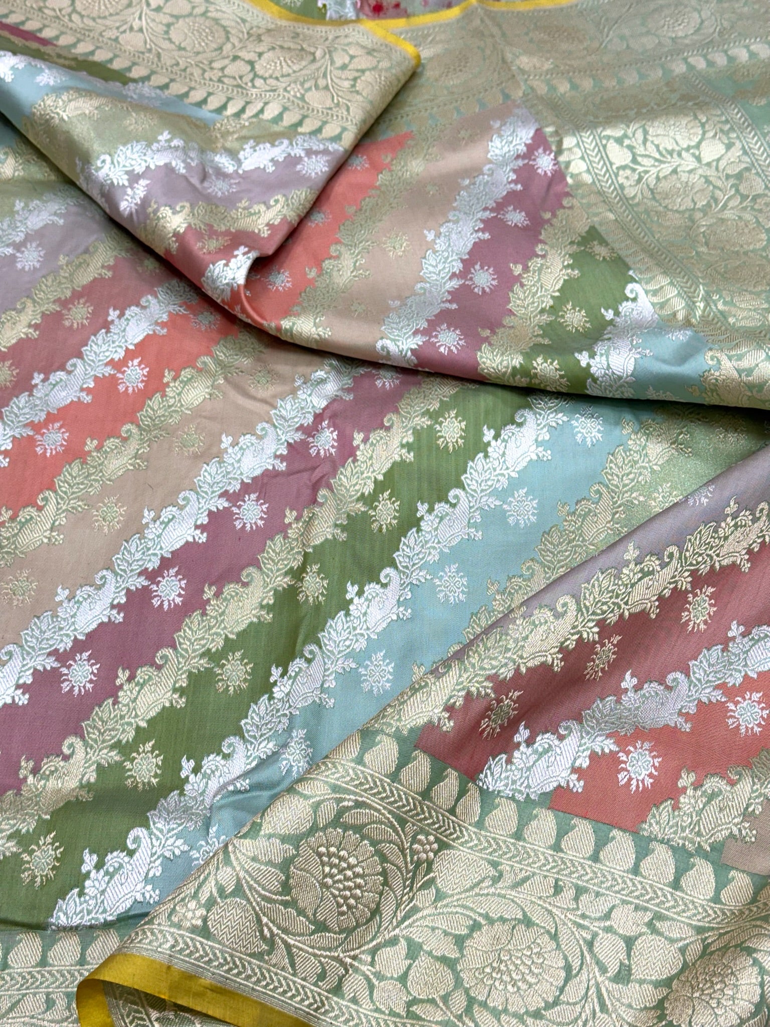 Pista Green Pure Mulberry Silk Handwoven Rangkaat Banarasi Saree