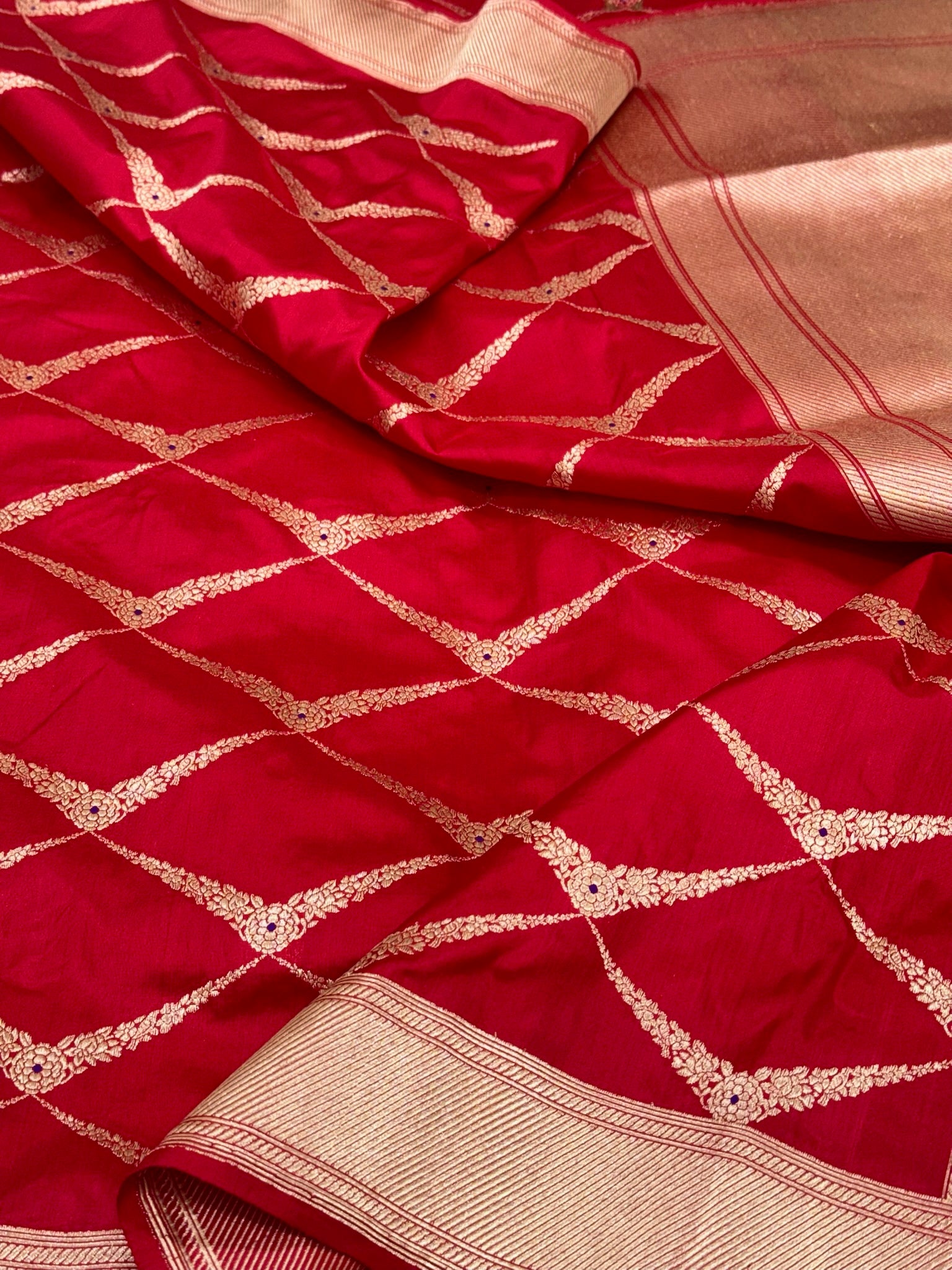 Red Pure Silk Vintage Handwoven Premium Banarasi Saree