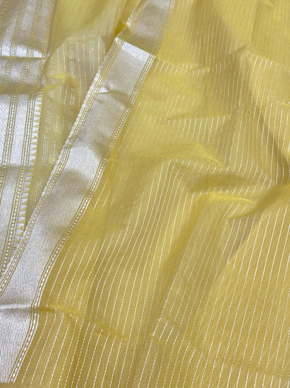 White Pure Mulberry Kora Silk Handwoven Banarasi Saree - Modern Drape Lightweight Banarasi Saree