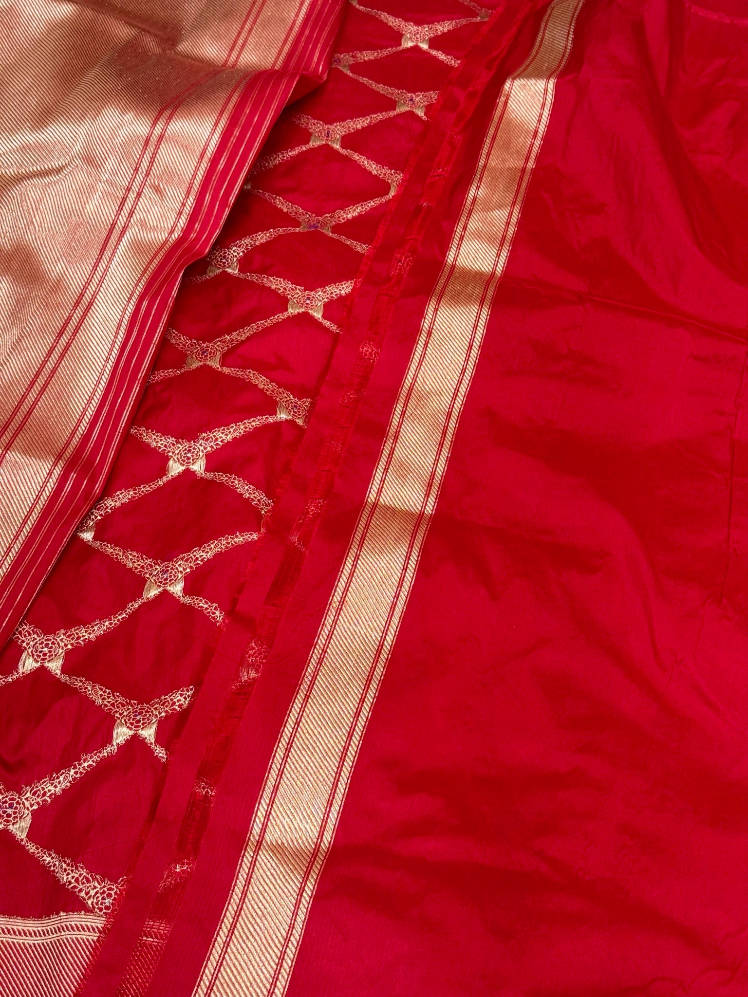 Red Pure Silk Vintage Handwoven Premium Banarasi Saree