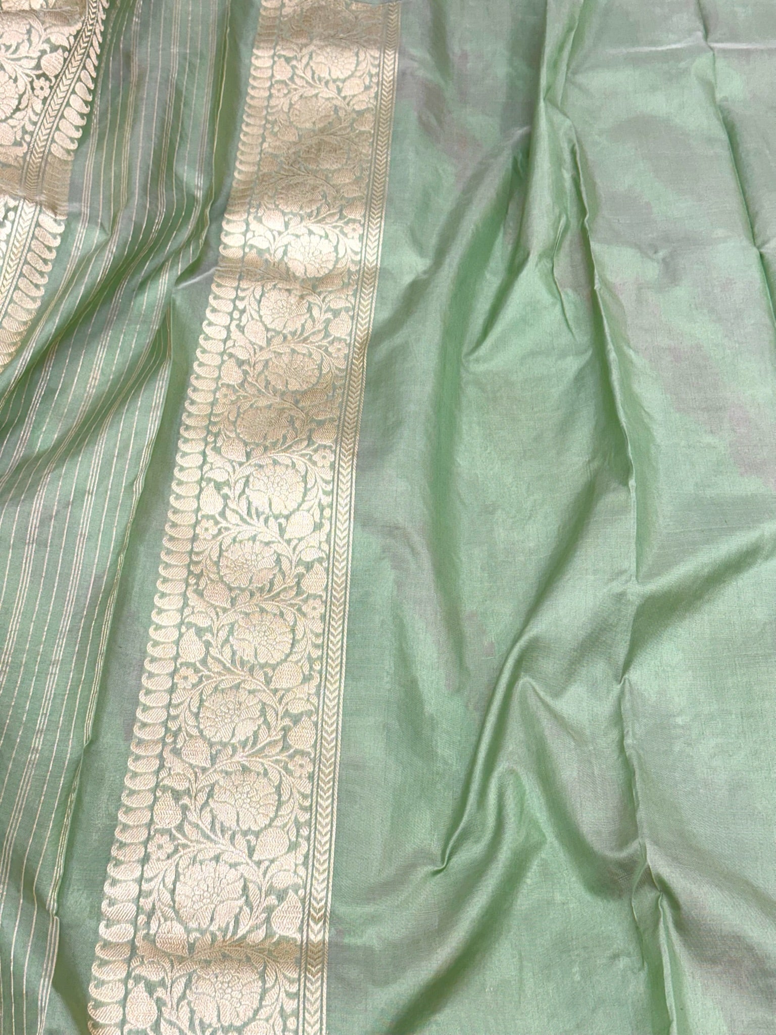 Pista Green Pure Mulberry Silk Handwoven Rangkaat Banarasi Saree