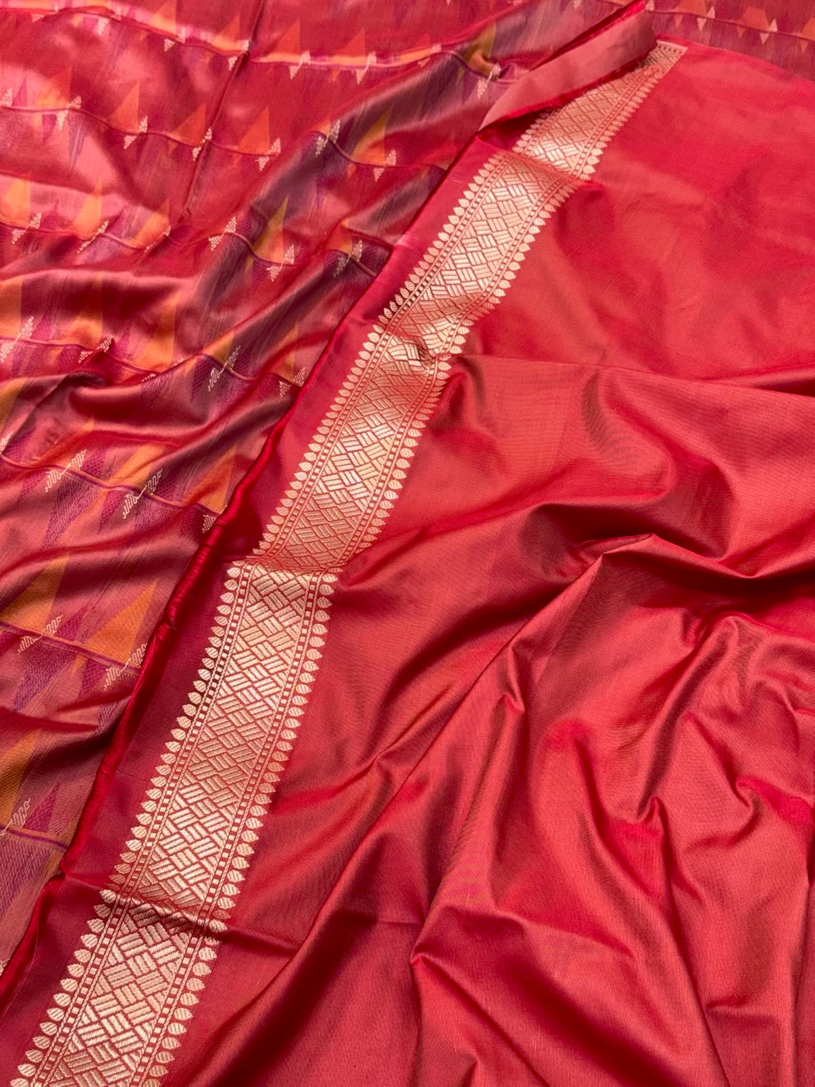 Deep Red Pure Satin Silk Handwoven Banarasi Saree - Modern Contemporary Banarasi Silk Saree
