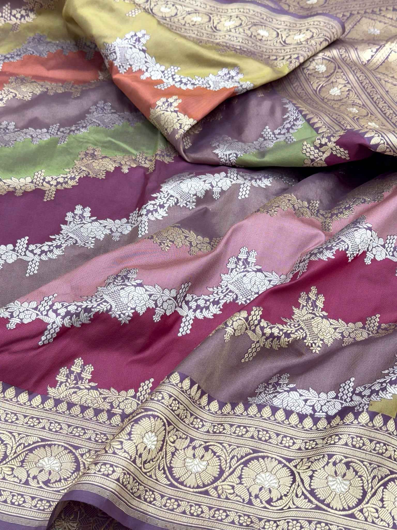 Pista Green Pure Silk Handwoven Rangkaat Banarasi Saree