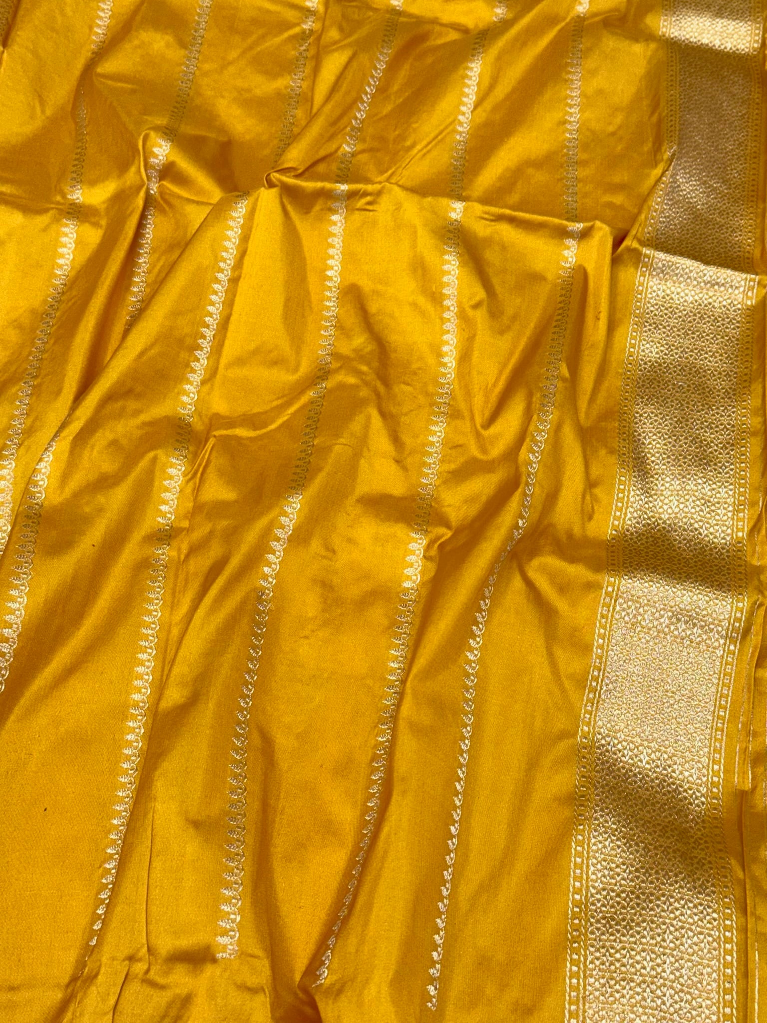 Gold Yellow Pure Katan Mulberry Silk Handwoven Banarasi Saree  Kadhwa Weave