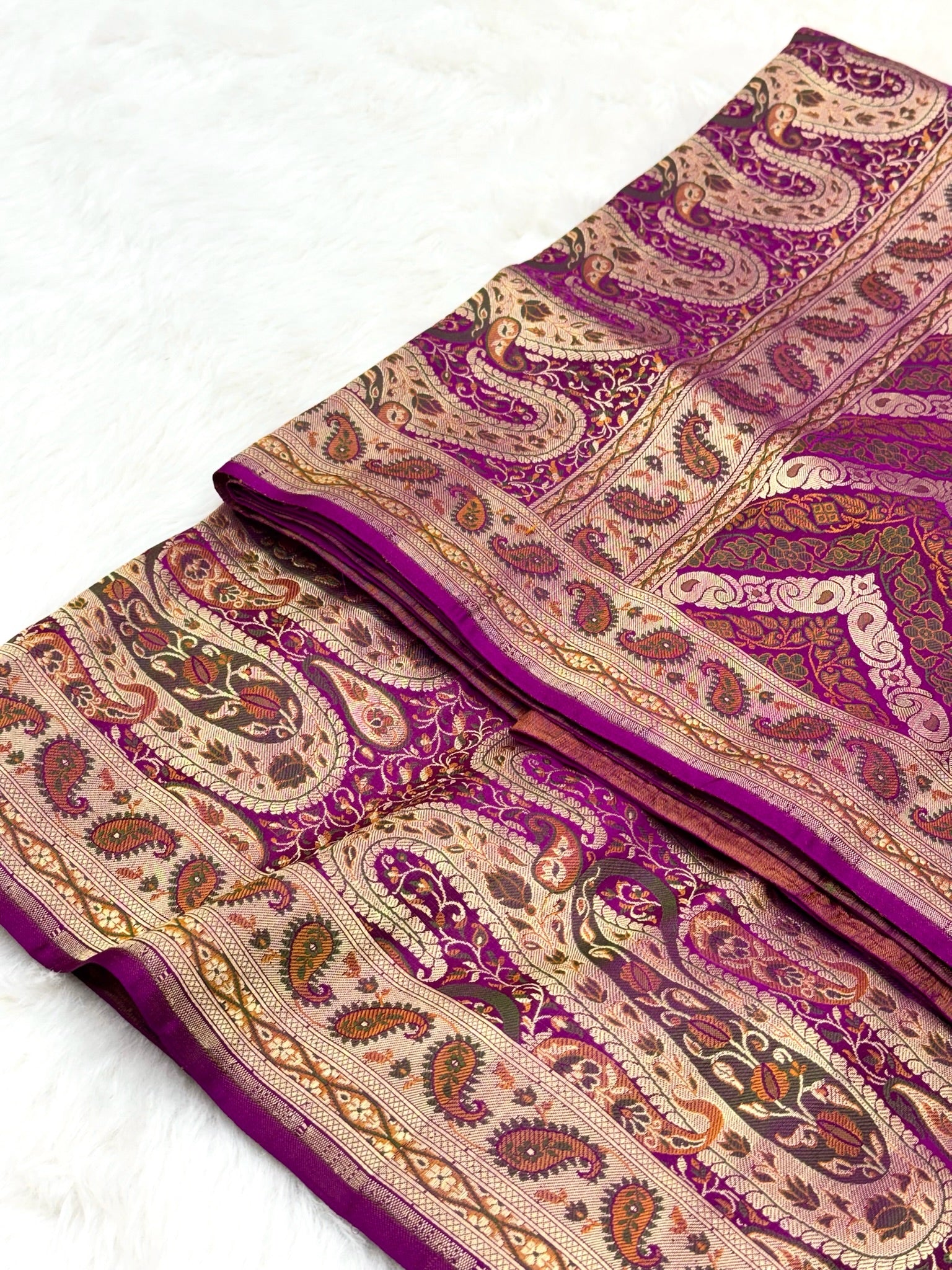 Magenta Pure Satin Silk Handwoven Banarasi Saree |Tanchoi|