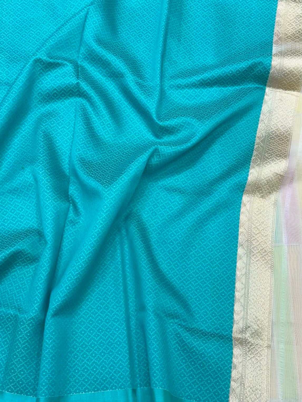 Ivory Pure Kora Silk Handwoven Banarasi Saree | Kadhwa Weave |Contemporary Saree - Rangkaat weave