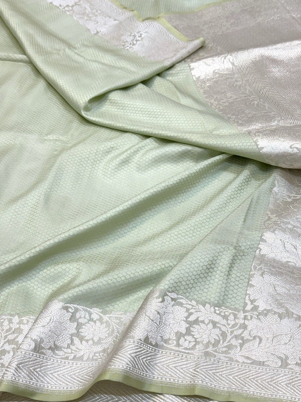 Light Green Pure Katan Silk Handwoven Banarasi Saree |Tanchoi|