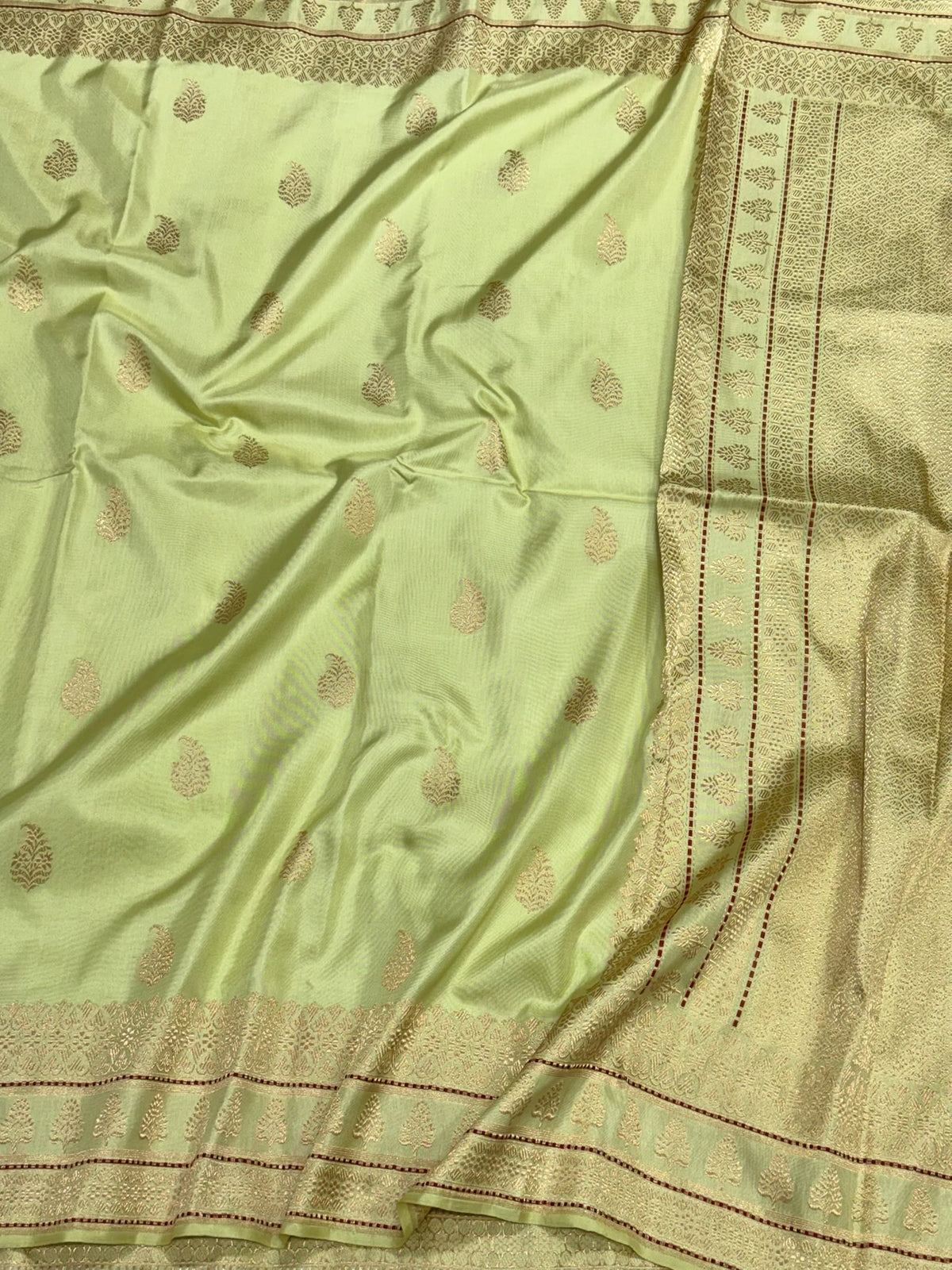 Pista Green Soft Lightweight Handwoven | Kadhwa Weave | Pure Katan Mulberry Silk Banarasi Saree