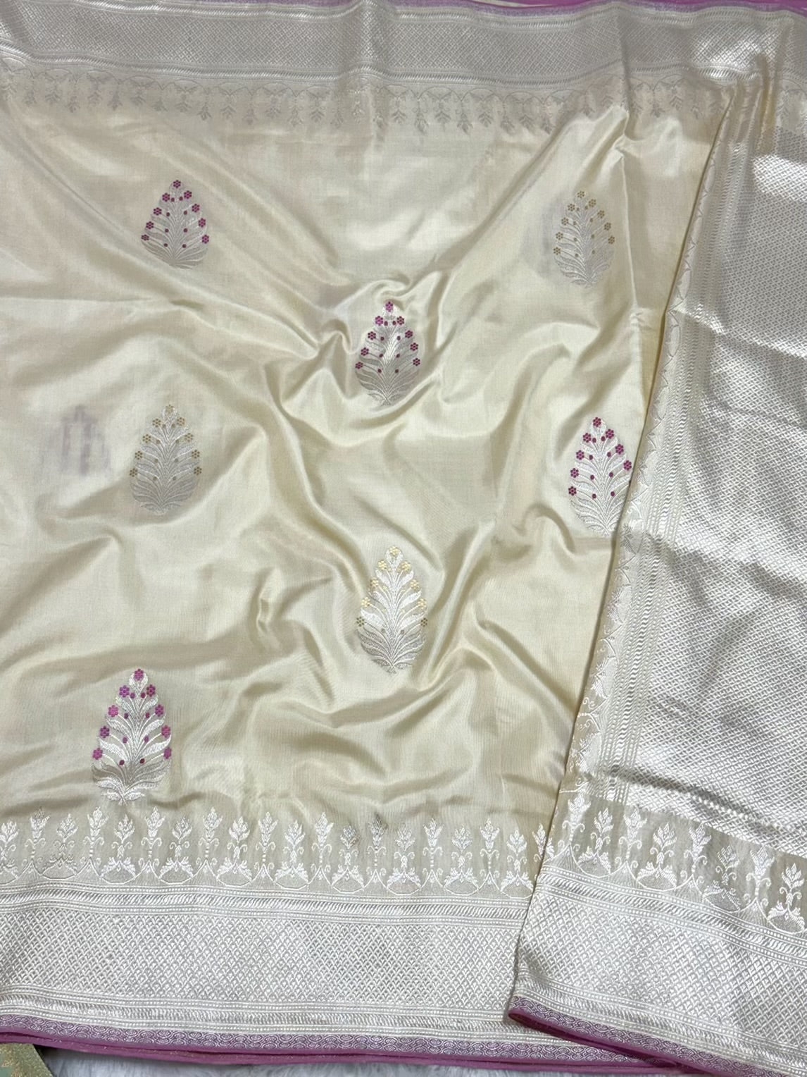 Ivory Pure Katan Silk Handwoven Banarasi Saree |Ektara Weave|