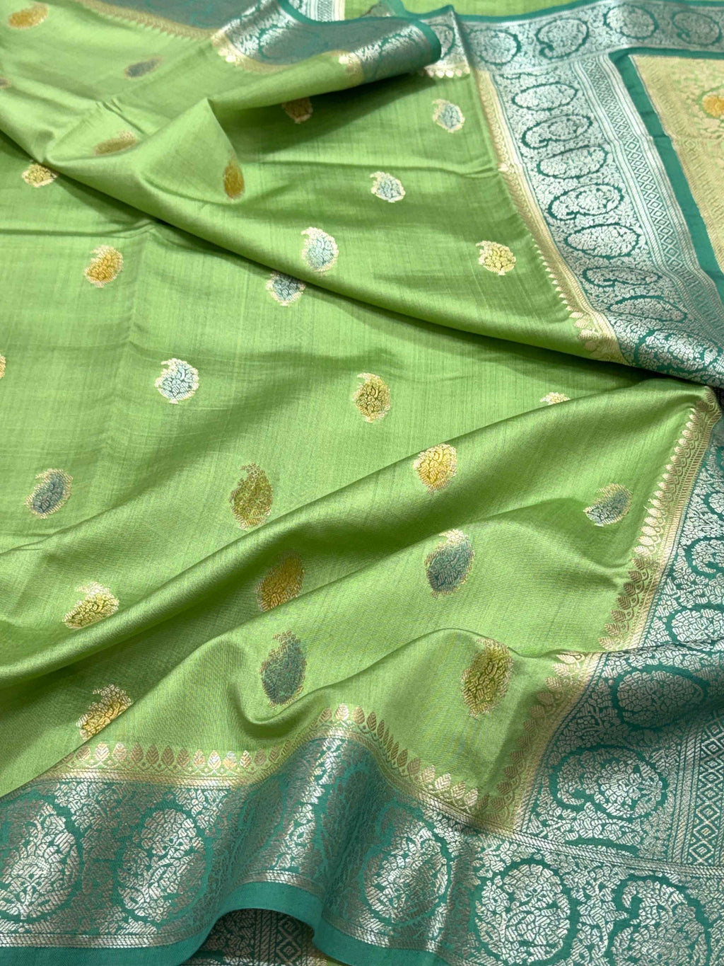 Peach Pure Mulberry Chiniya Silk Handloom Banarasi Saree