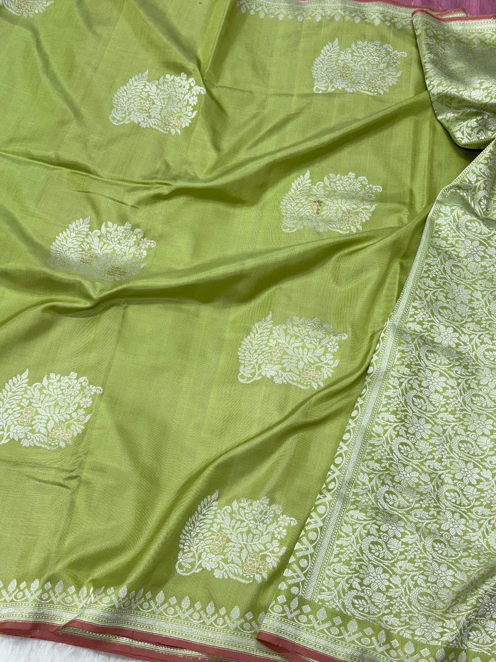 Pista Green Ektara Weave Pure Handwoven Banarasi Saree