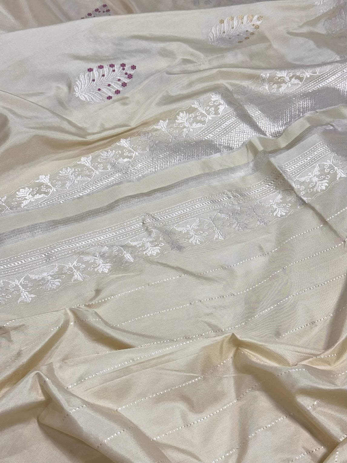 Ivory Pure Katan Silk Handwoven Banarasi Saree |Ektara Weave|