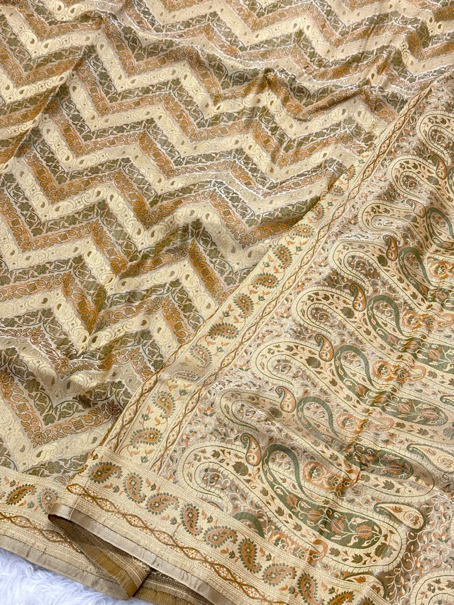 Ivory Pure Satin Silk Handwoven Banarasi Tanchoi Saree