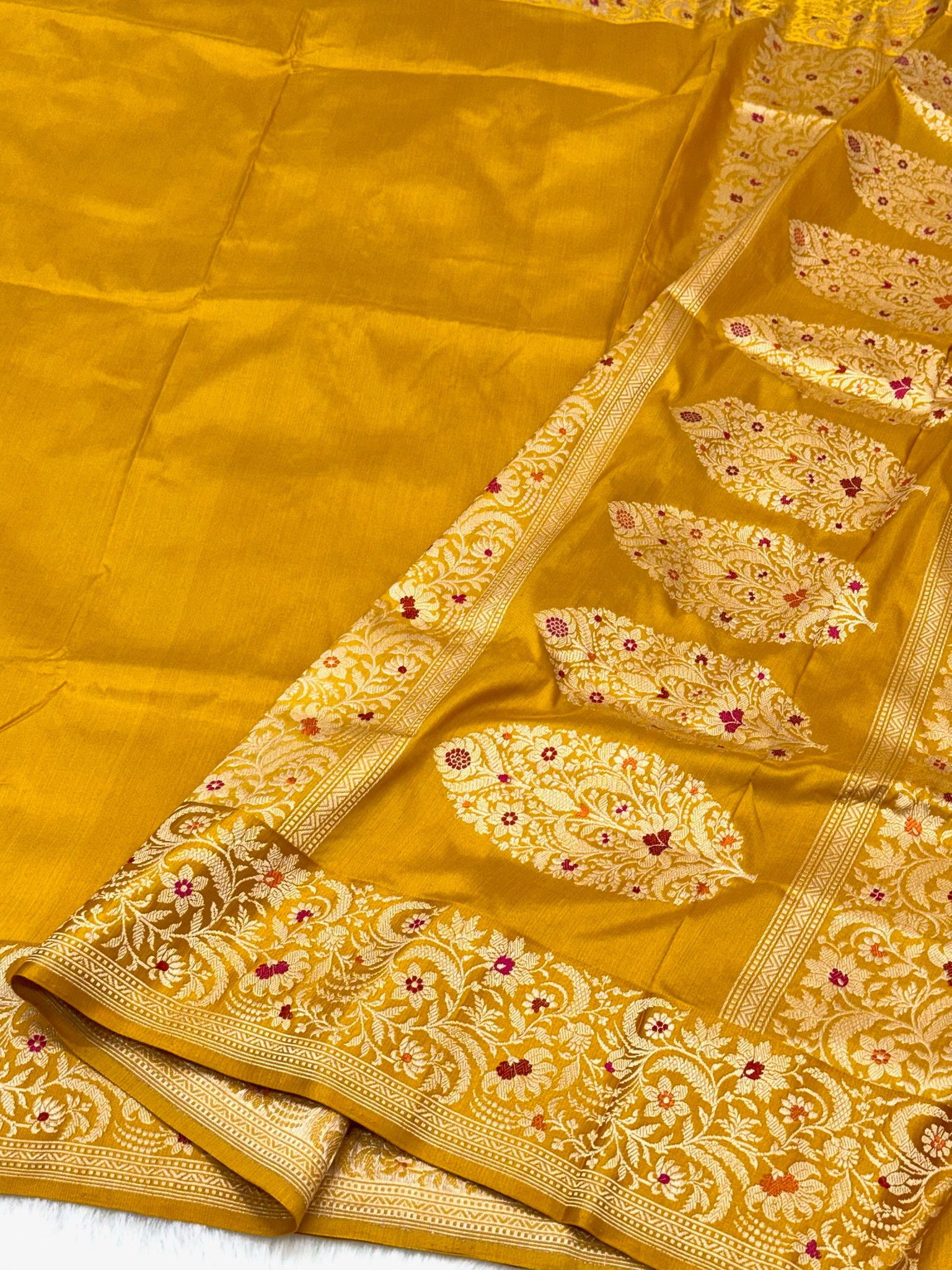 Mustard Yellow Pure Katan Silk Handwoven Banarasi Saree |Kadhuwa Weave|