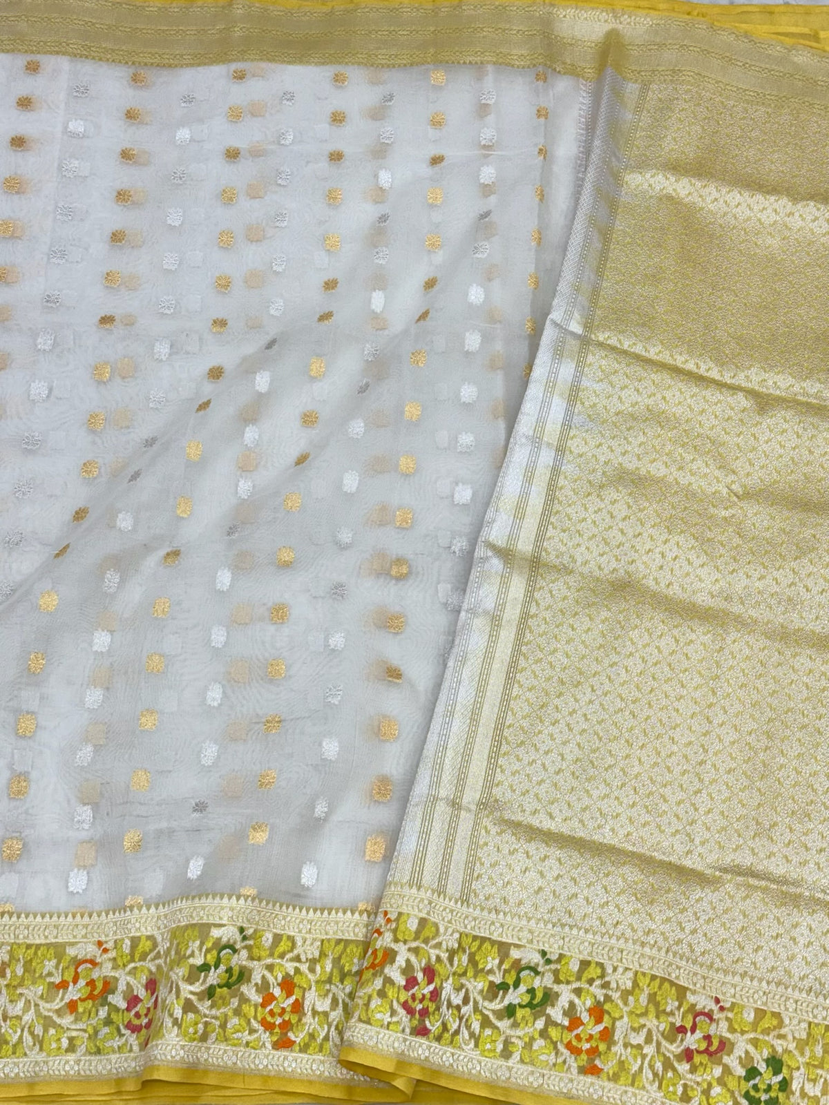 White Pure Mulberry Kora Silk Handwoven Banarasi Saree - Modern Drape Lightweight Banarasi Saree