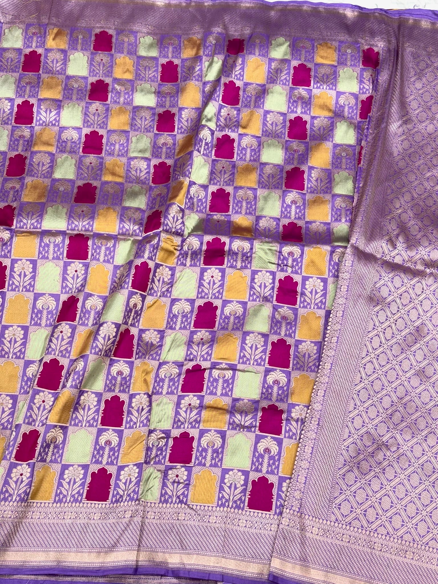 Lavender Pure Mulberry Silk & Pure Katan Silk Handloom Banarasi Saree - Rangkaat