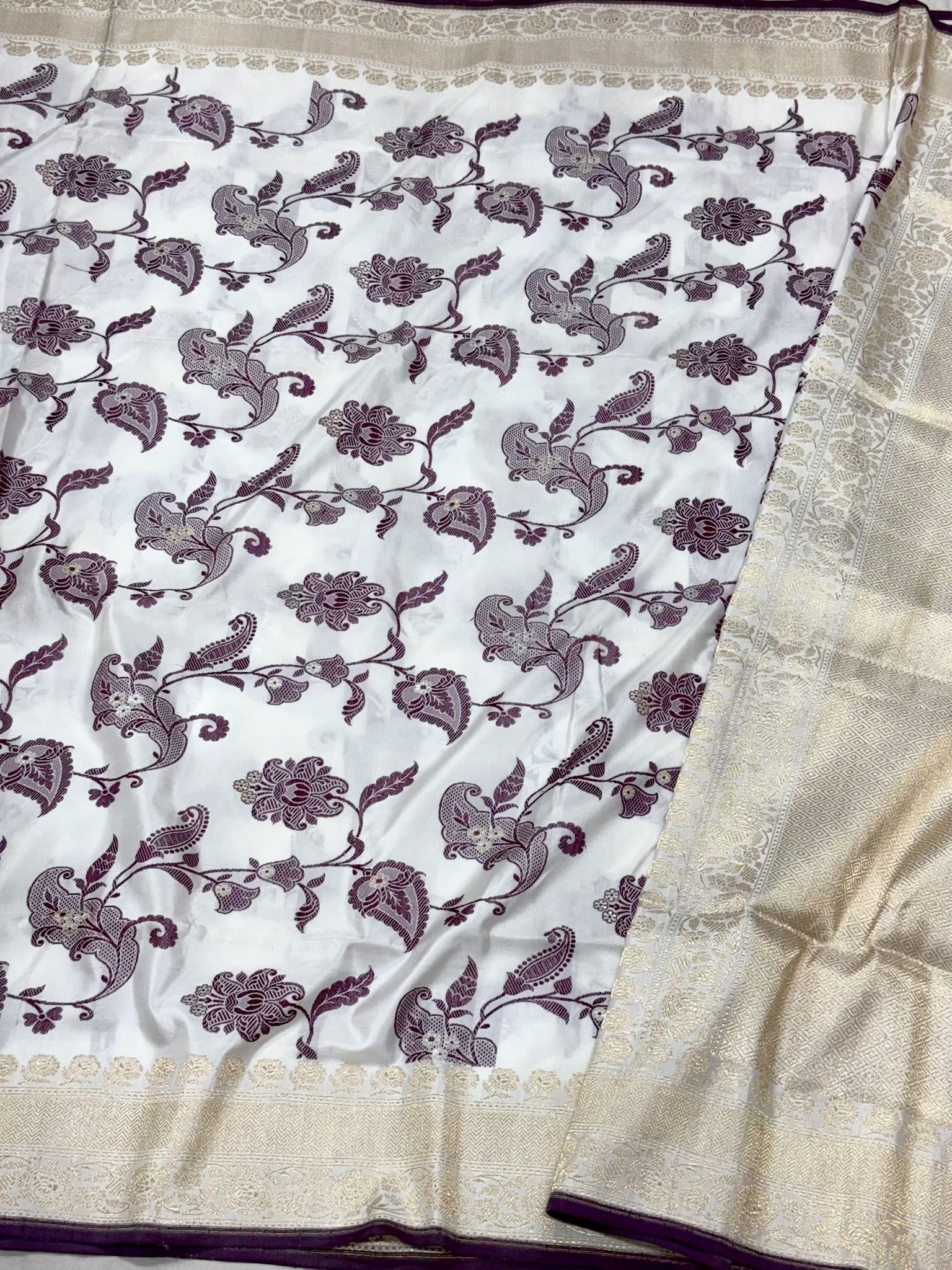 White Pure Katan Mulberry Silk Handwoven Banarasi Saree - Kadhwa Weave