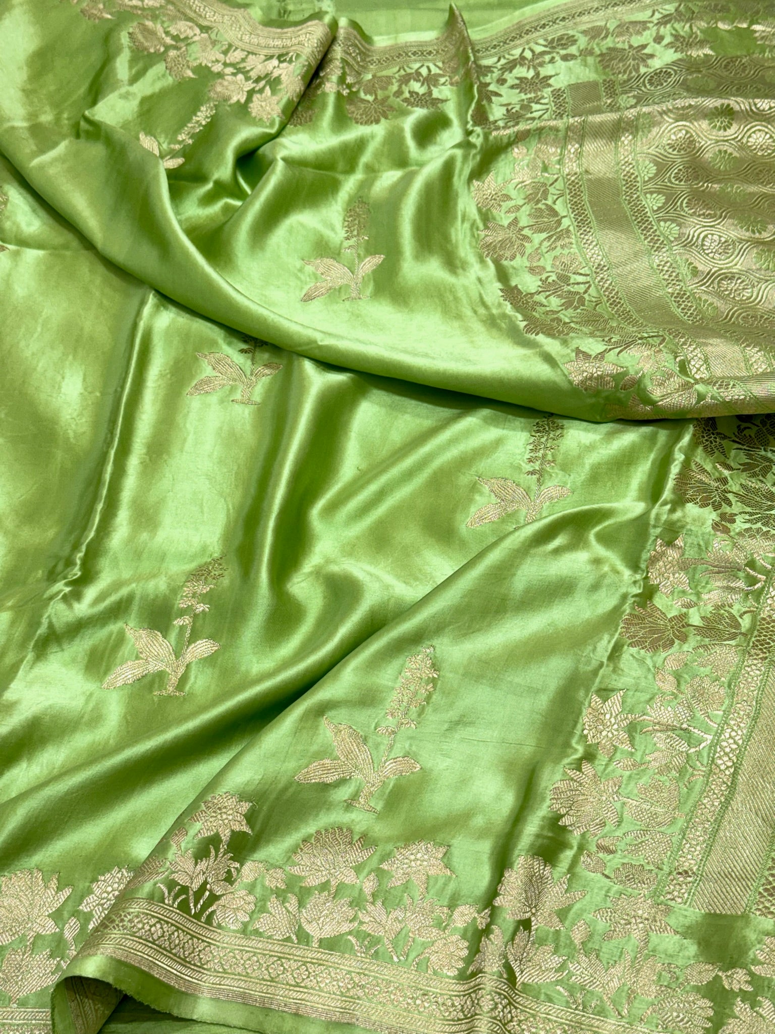 Pista Green Pure Mashru Satin Silk Handwoven Banarasi Saree