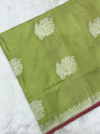 Pista Green Pure Katan Silk Handwoven Banarasi Saree |Ektara Weave|