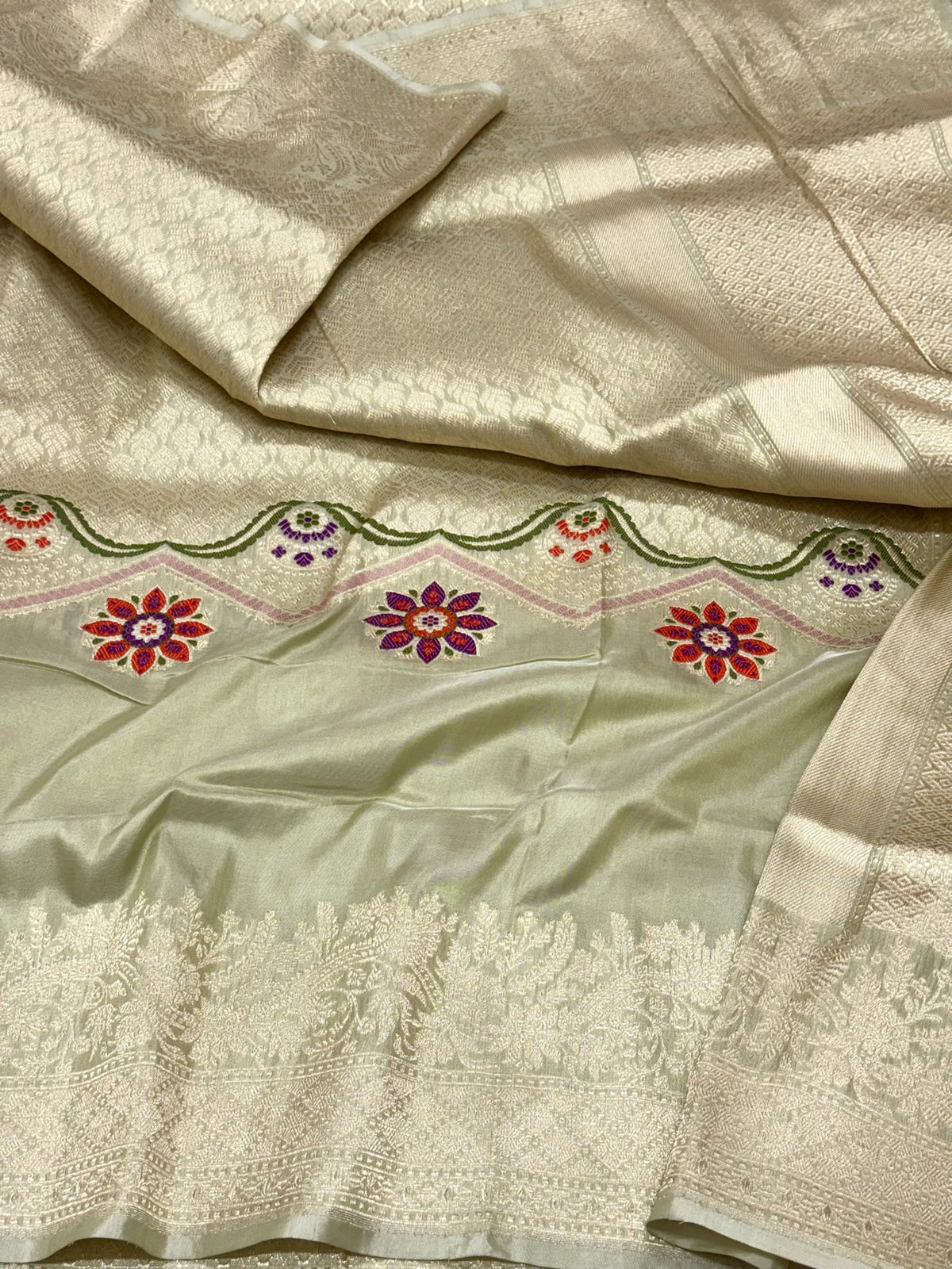 Light Pista Green Exclusive Banarasi Contemporary Saree | Pure Katan Mulberry Silk - Kadhwa Technique Handwoven Banarasi Saree