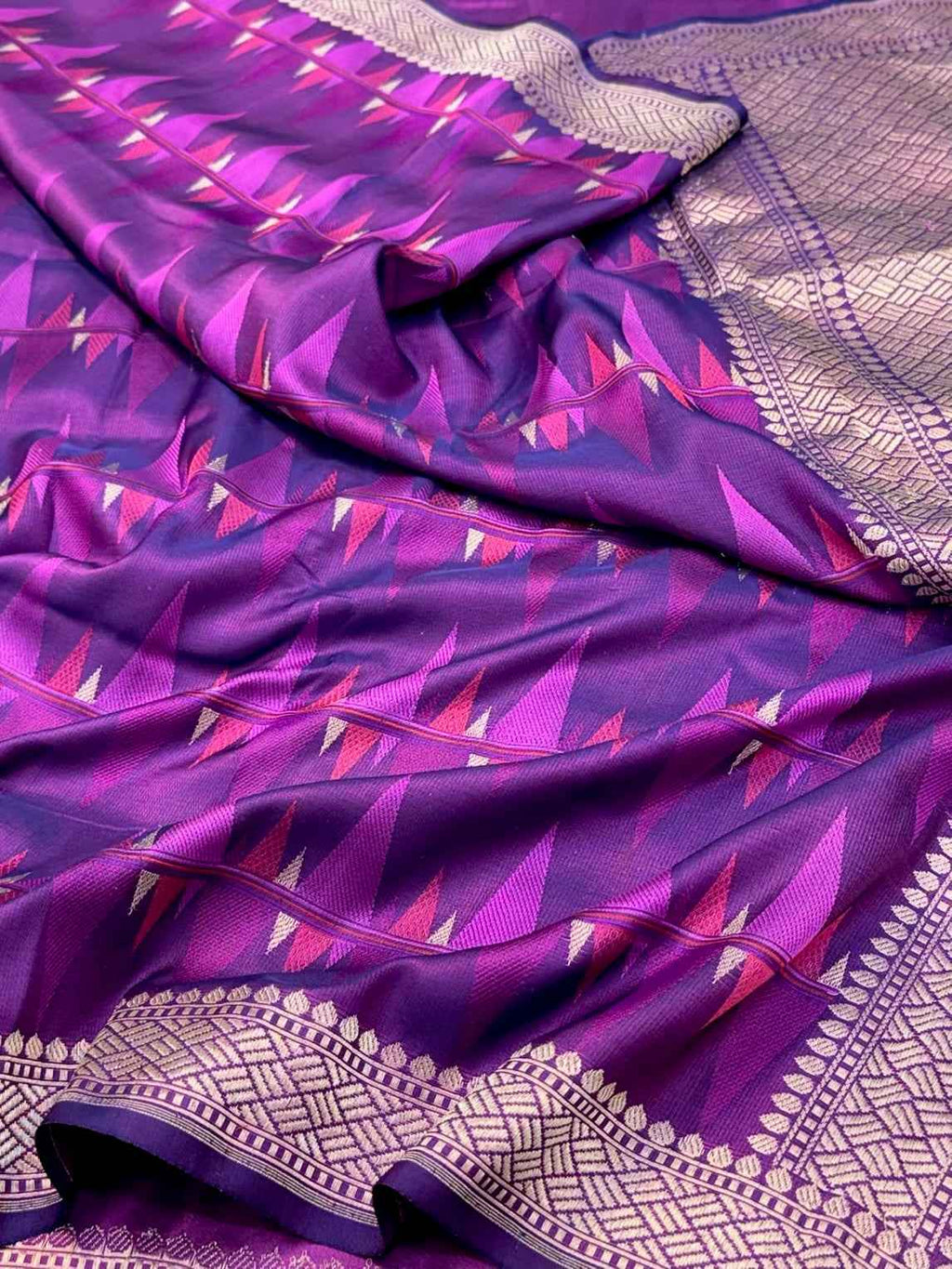 Magenta Pure Satin Silk Handwoven Banarasi Saree - Modern Contemporary Banarasi Silk Saree