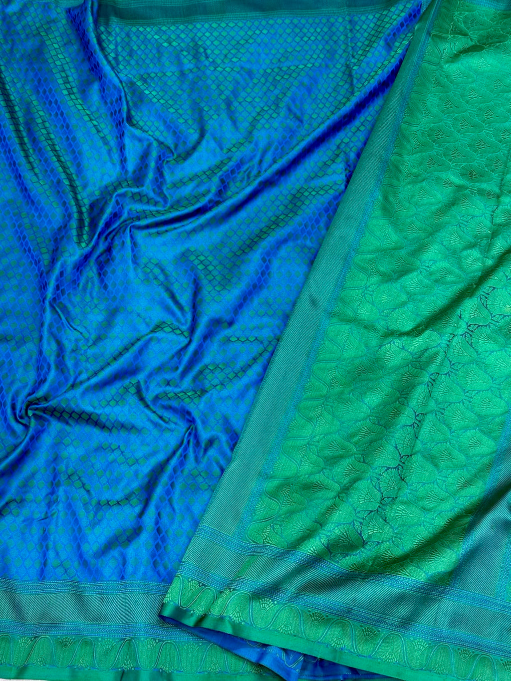 Blue/Green Pure Mashru Silk - Pure Satin Silk Handwoven Banarasi Kadhwa Saree | Dual Tone Tanchoi Saree