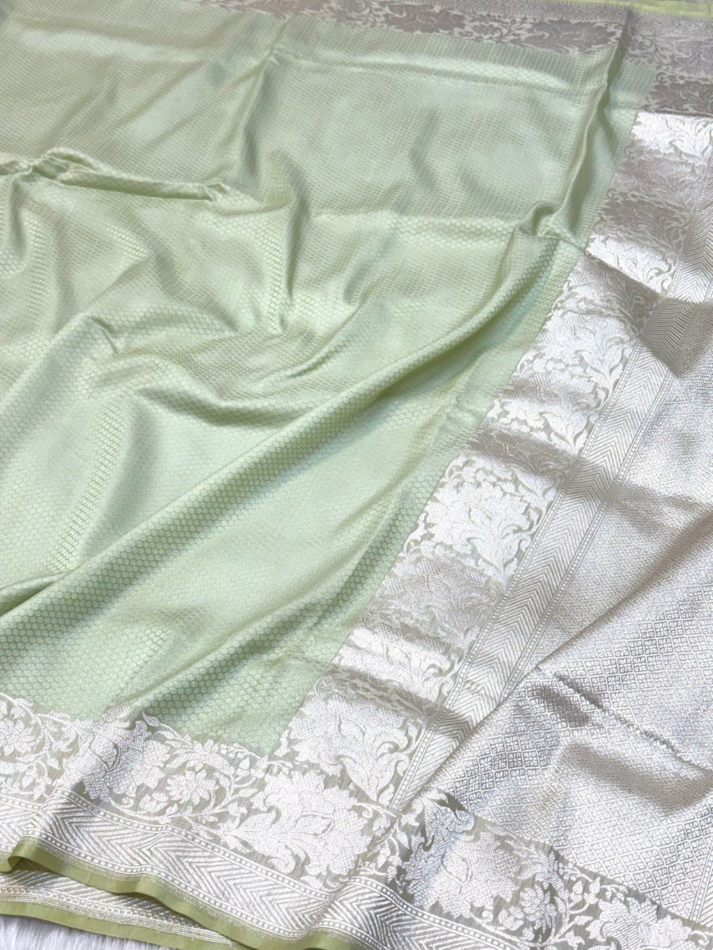 Light Green Pure Katan Silk Handwoven Banarasi Saree |Tanchoi|