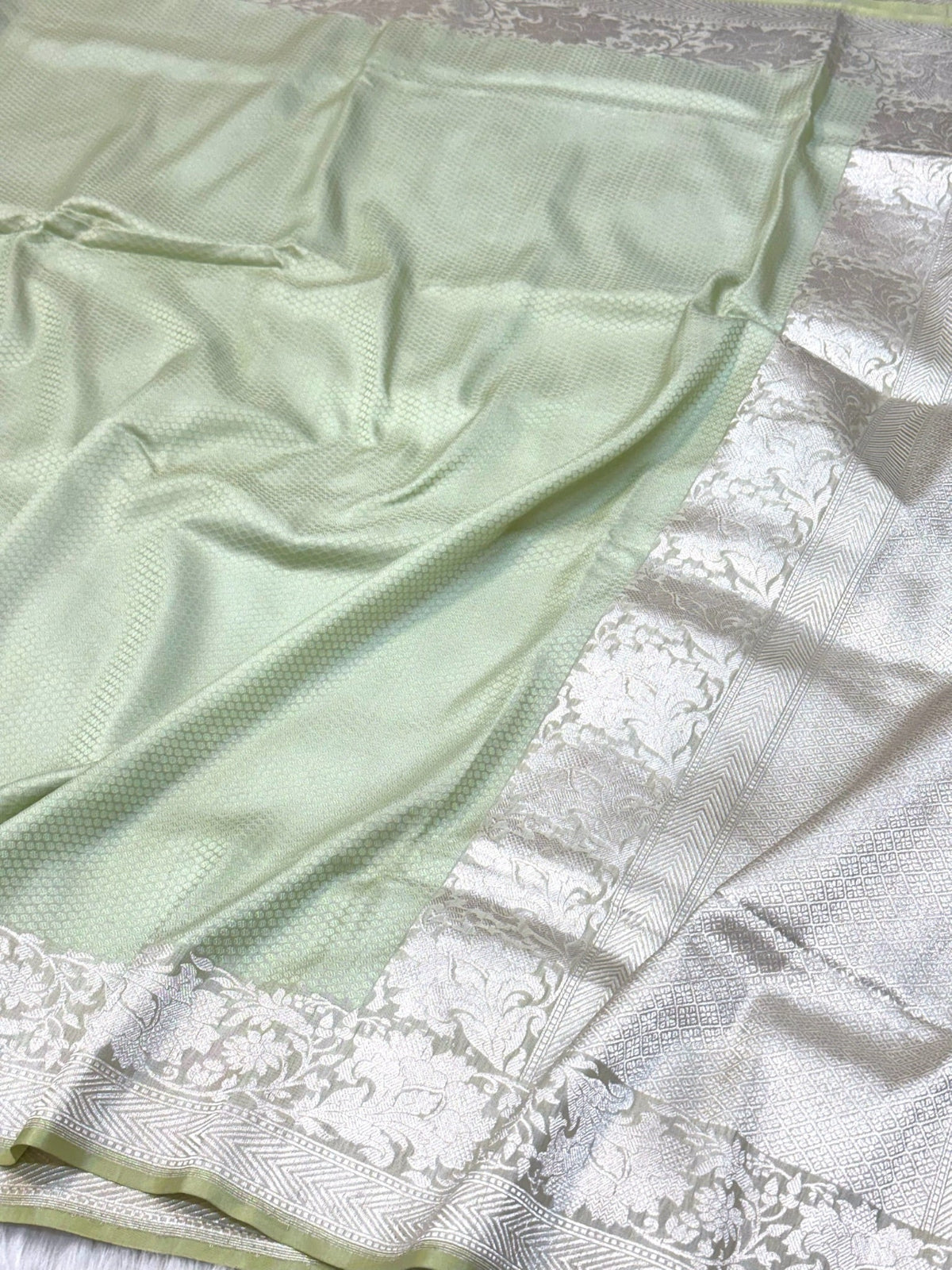 Light Green Pure Katan Silk Handwoven Banarasi Saree |Tanchoi|