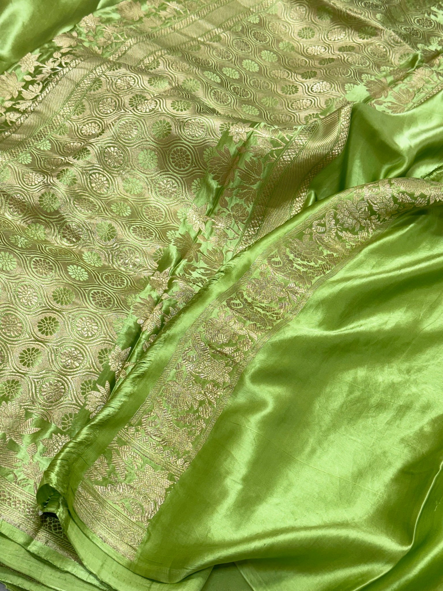Pista Green Pure Mashru Satin Silk Handwoven Banarasi Saree