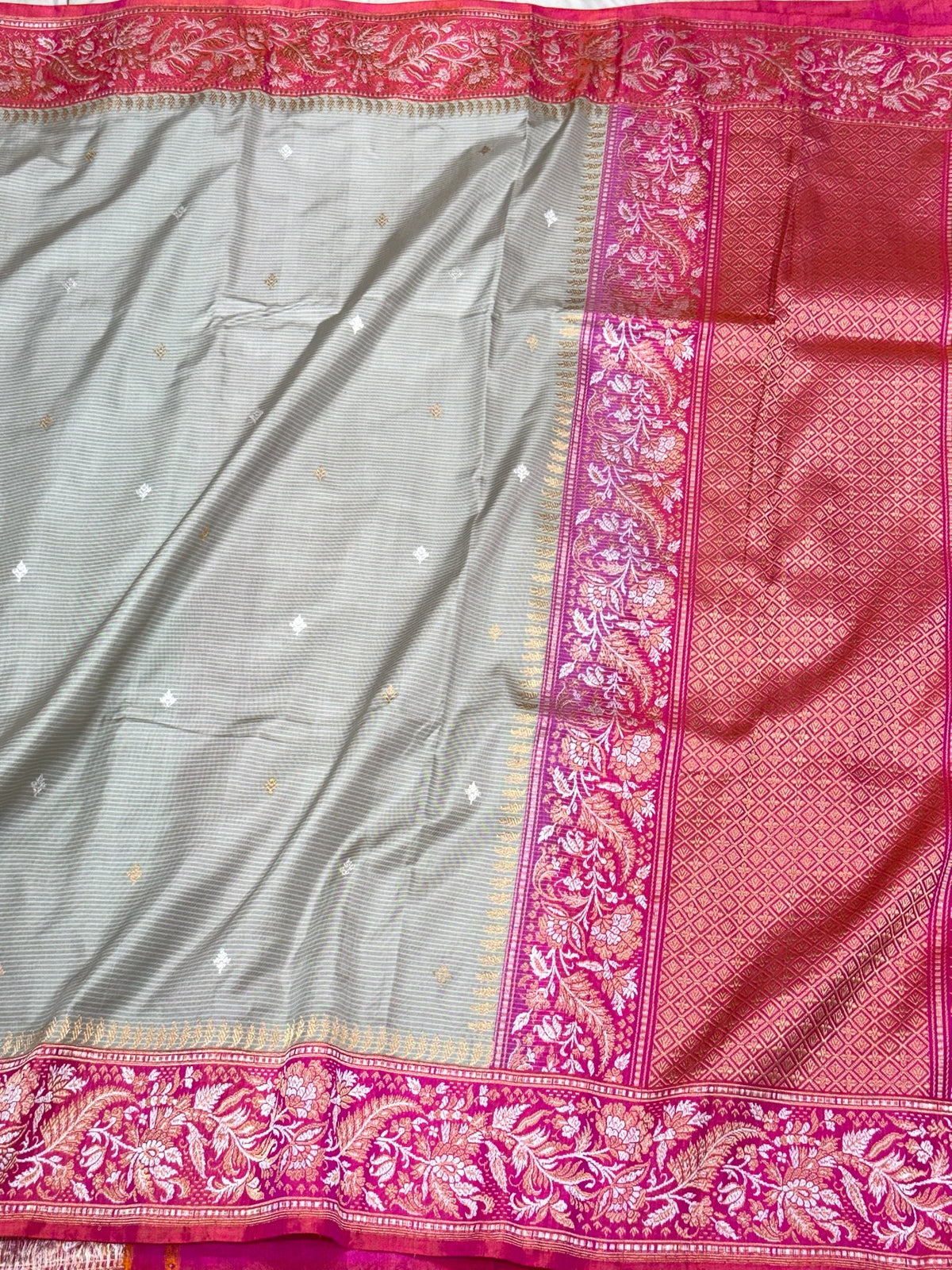 Gray Handwoven | Kadhwa + Kadhiyal Technique | Banarasi Saree - Pure Mulberry Double Katan Silk Ektara Banarasi Saree