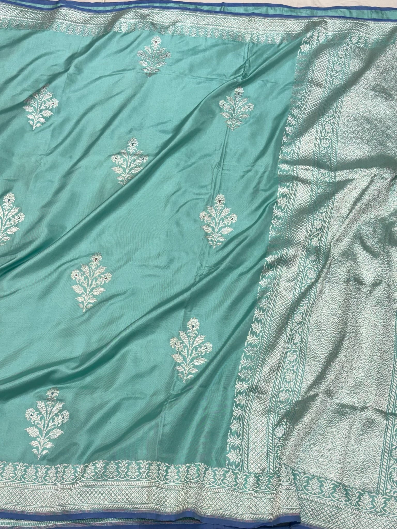 Light Sea Green Pure Katan Mulberry Silk Handwoven Modern Banarasi Saree - Kadhwa Ektara Weave