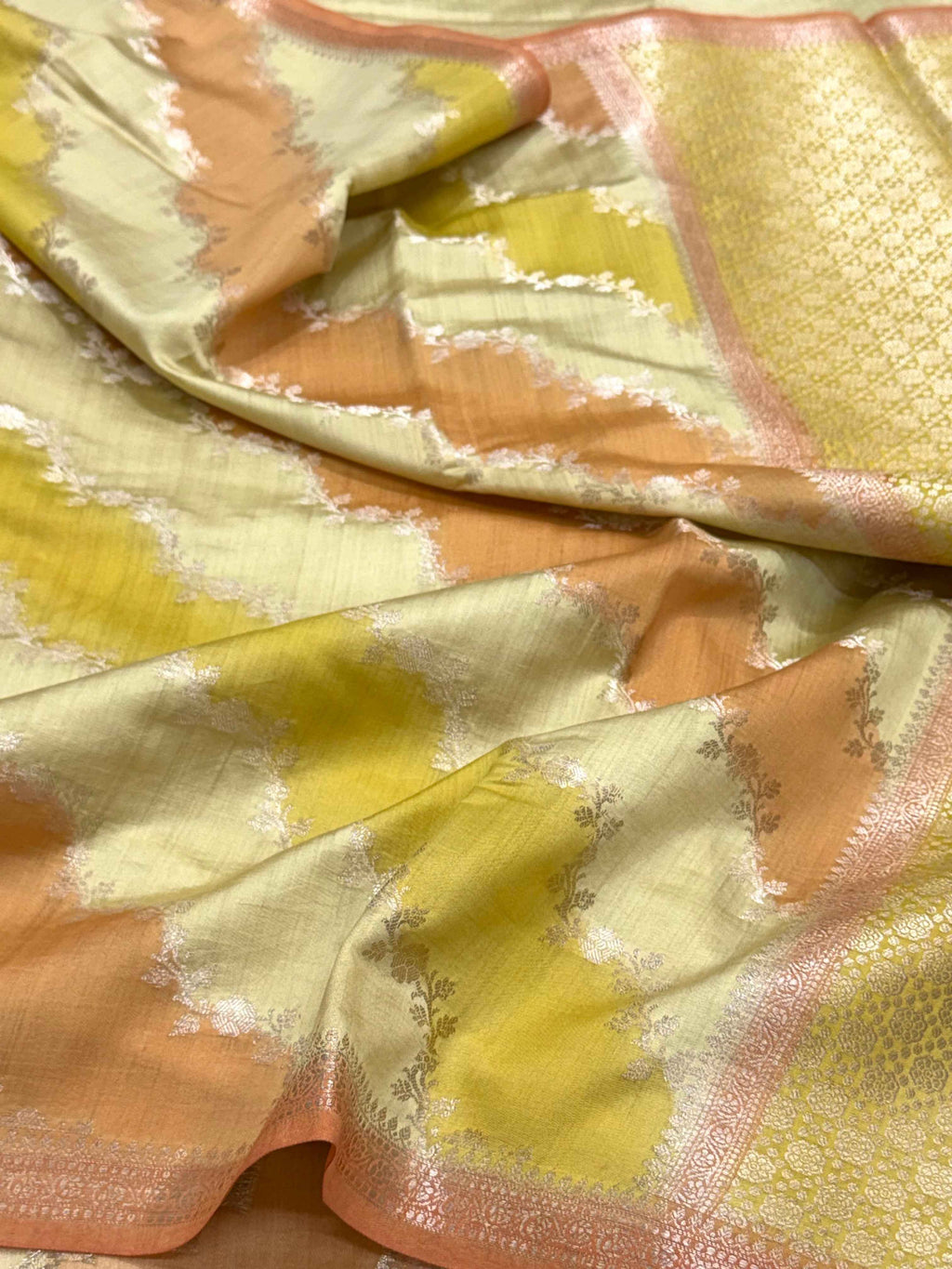 Arylide Yellow Pure Mulberry Chiniya Silk Handloom Banarasi Saree - Rangkat Style