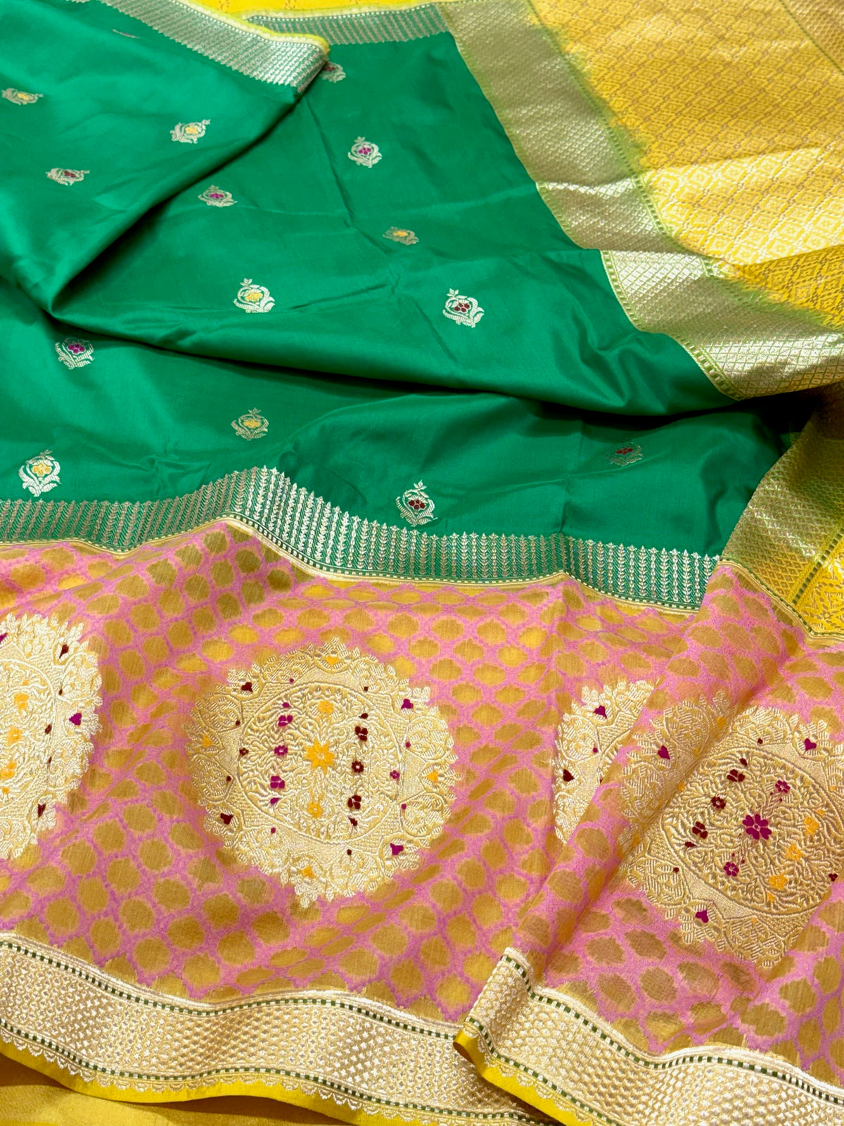 Bottle Green Pure Katan Mulberry Silk Handwoven Banarasi Saree - | Kadhwa + Kadhiyal Weave