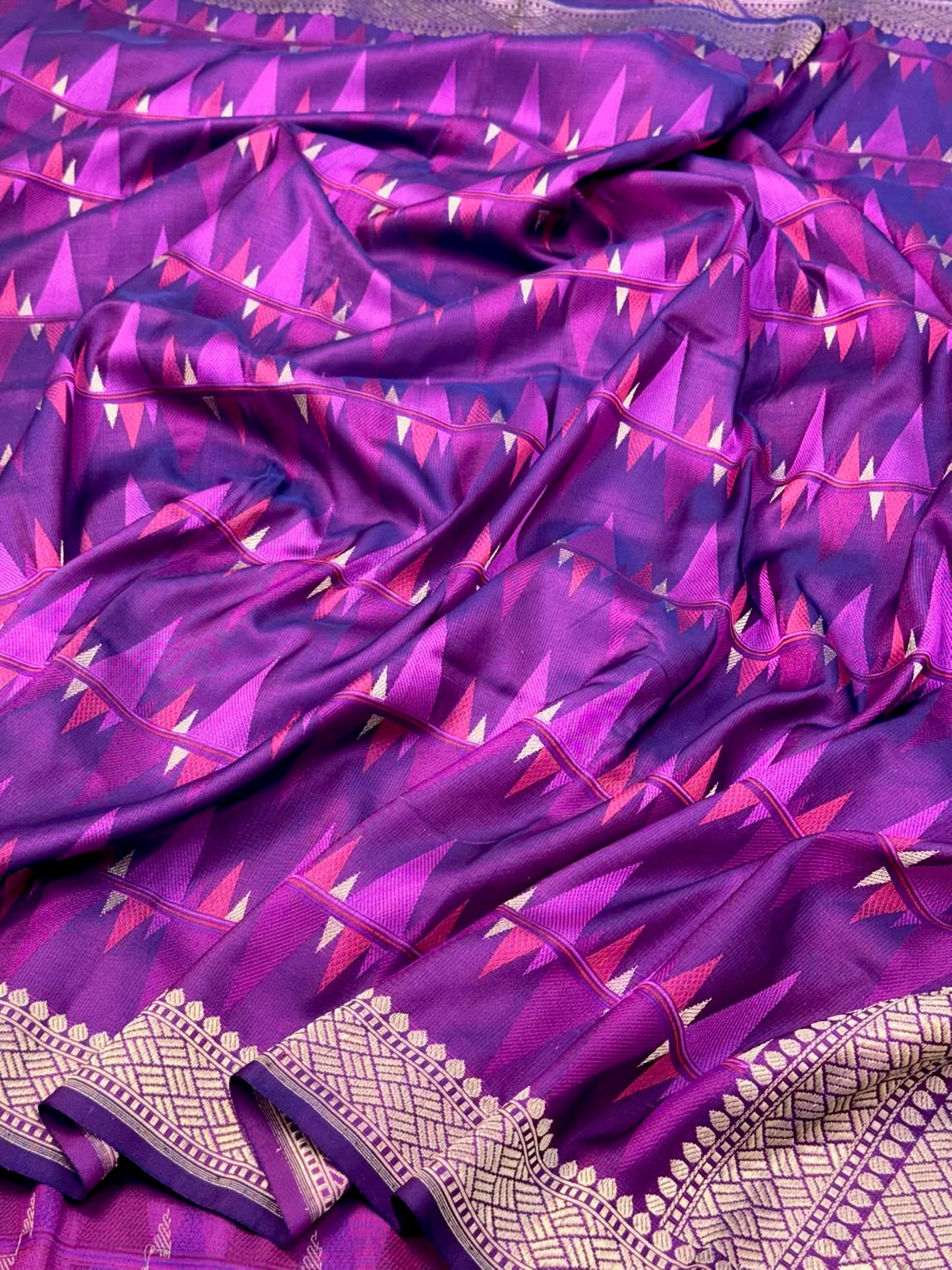 Magenta Pure Satin Silk Handwoven Banarasi Saree - Modern Contemporary Banarasi Silk Saree