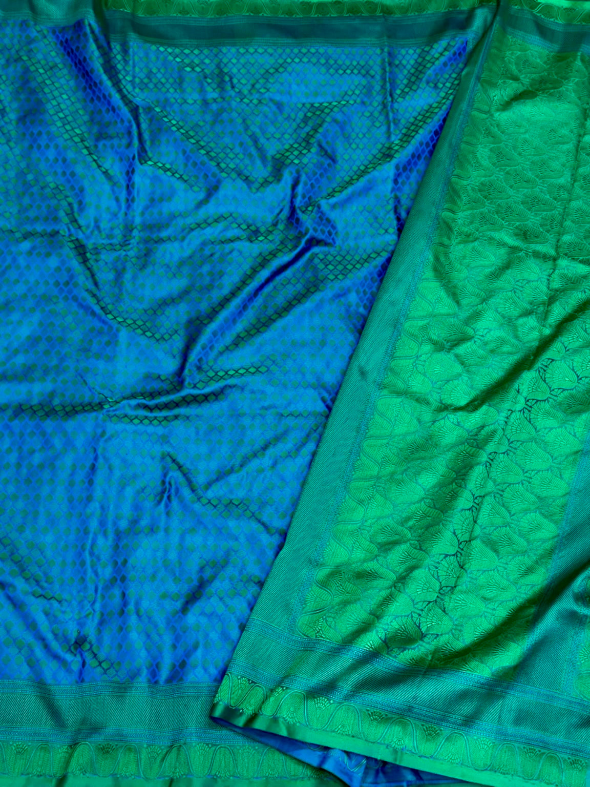 Blue/Green Pure Mashru Silk - Pure Satin Silk Handwoven Banarasi Kadhwa Saree | Dual Tone Tanchoi Saree