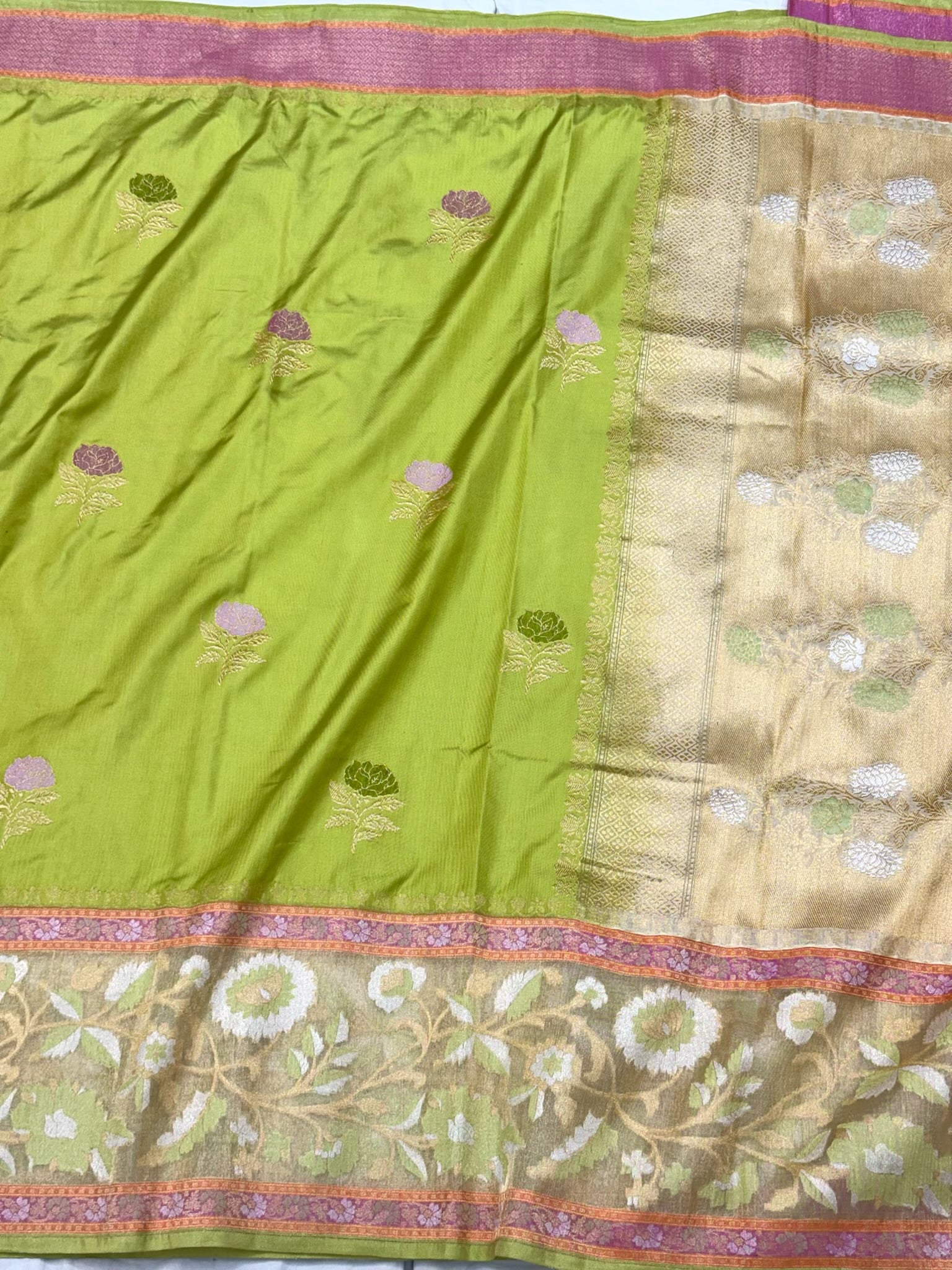 Light Green | Kadhwa Technique | Handwoven Banarasi Saree - Pure Katan Mulberry Silk Saree