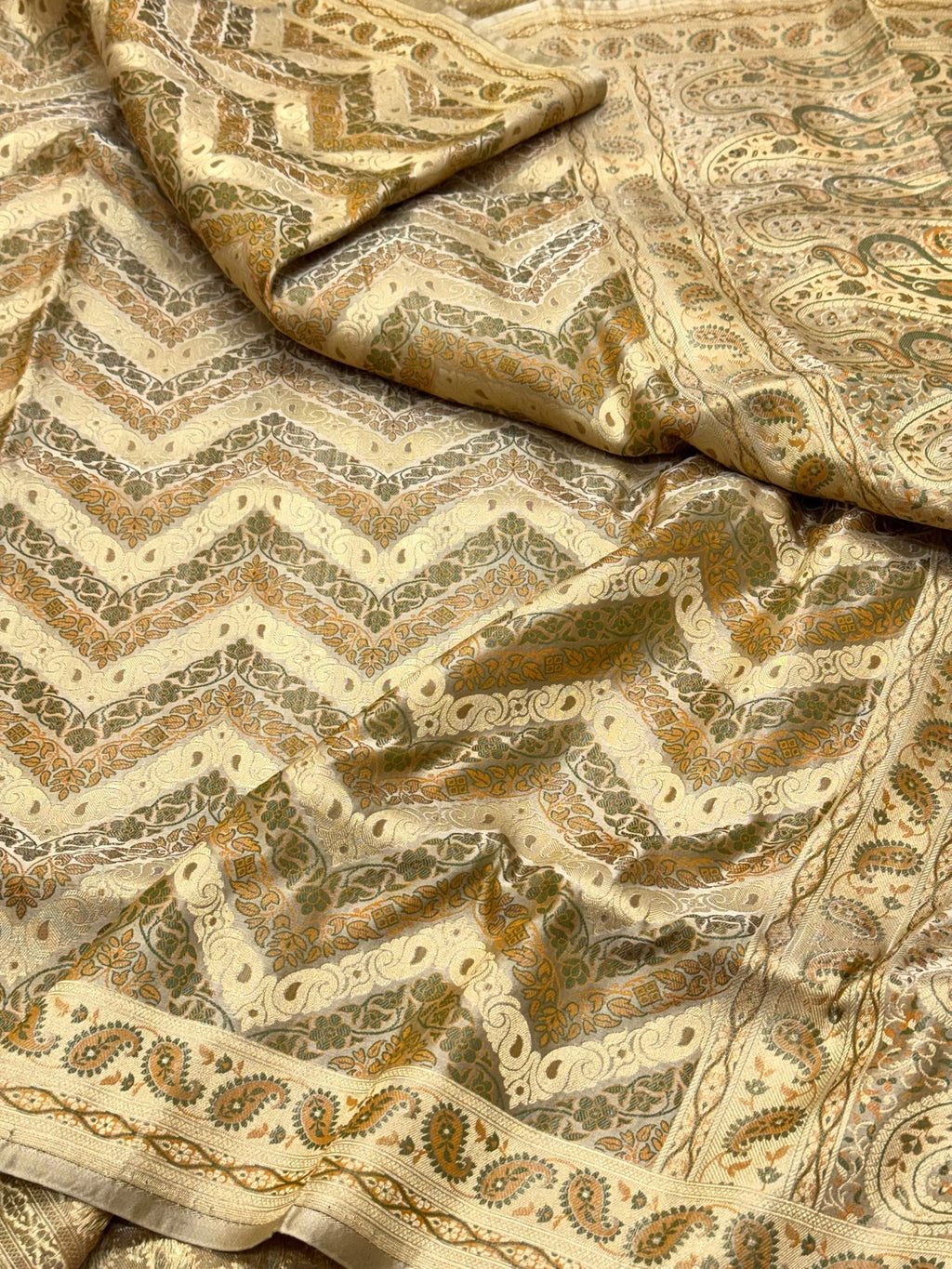 Ivory Pure Satin Silk Handwoven Banarasi Tanchoi Saree