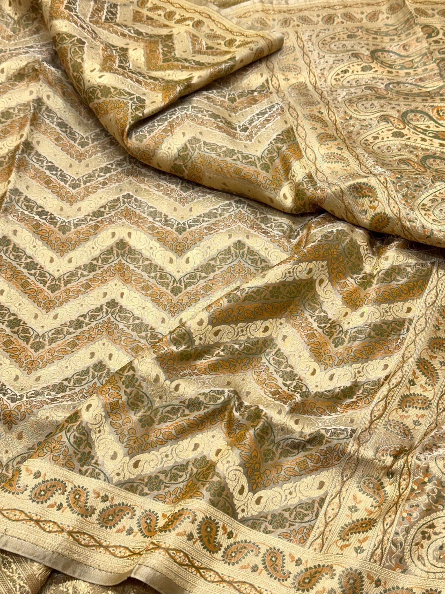 Ivory Pure Satin Silk Handwoven Banarasi Tanchoi Saree